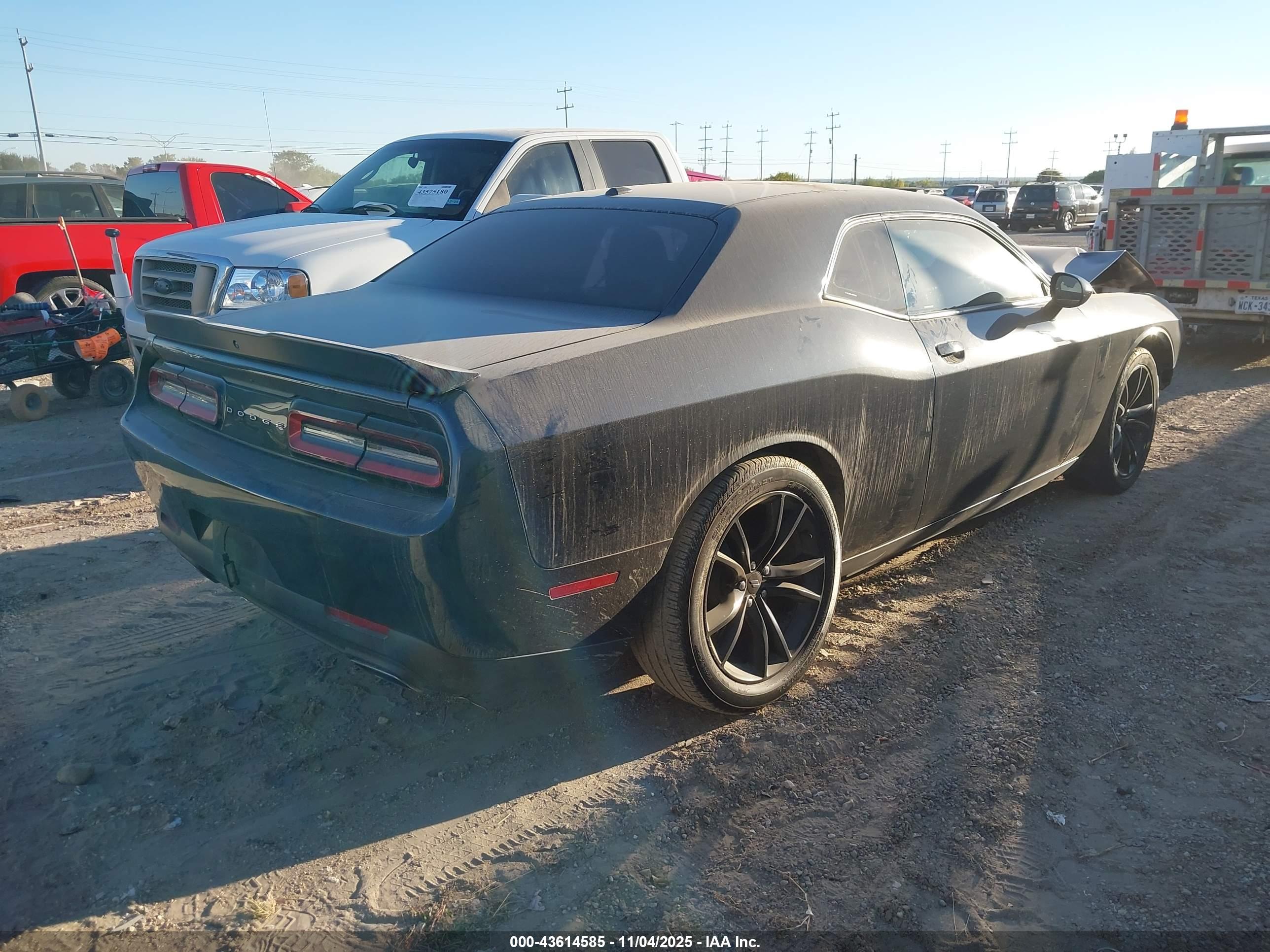 DODGE CHALLENGER image 4