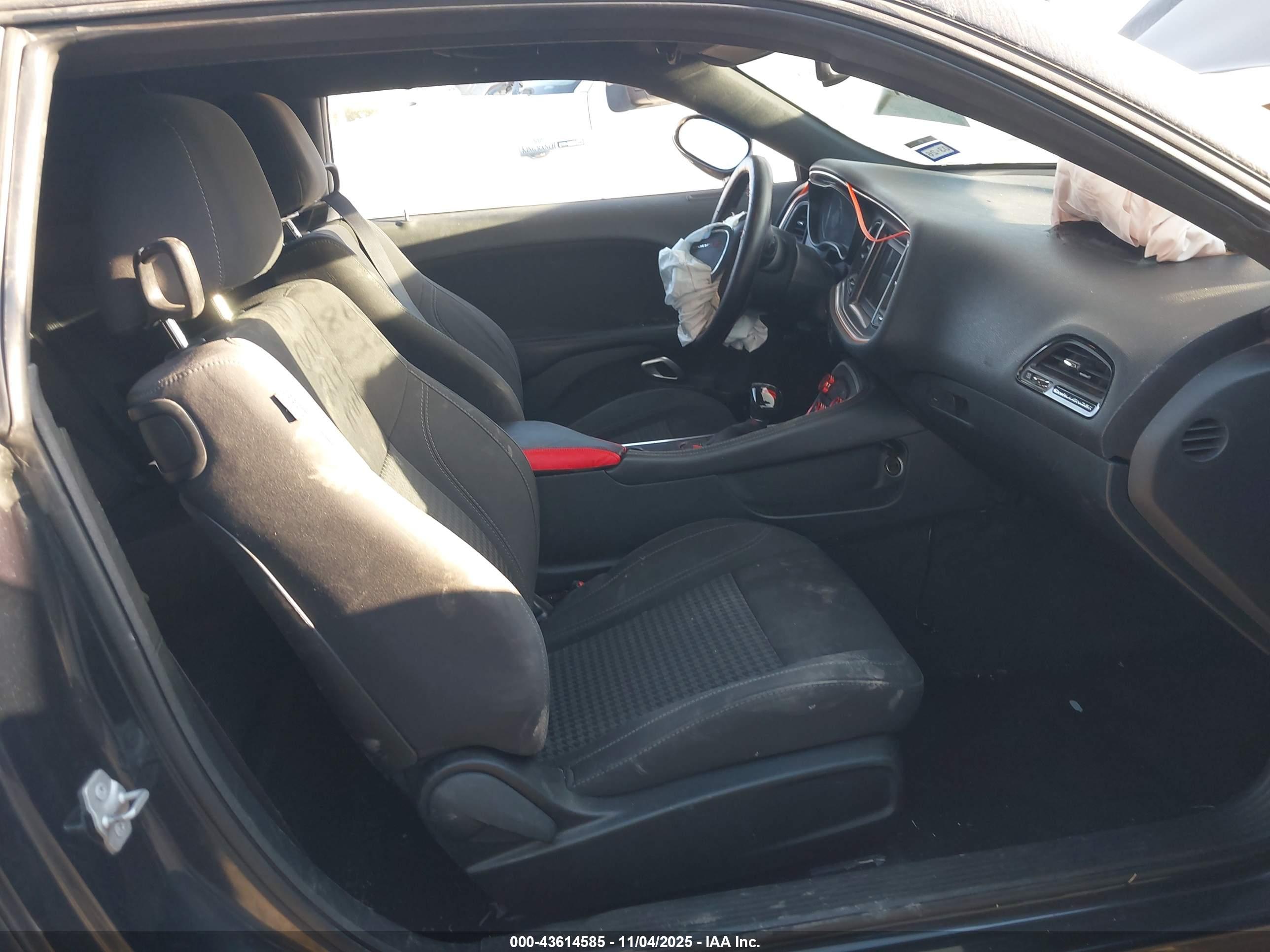DODGE CHALLENGER image 5