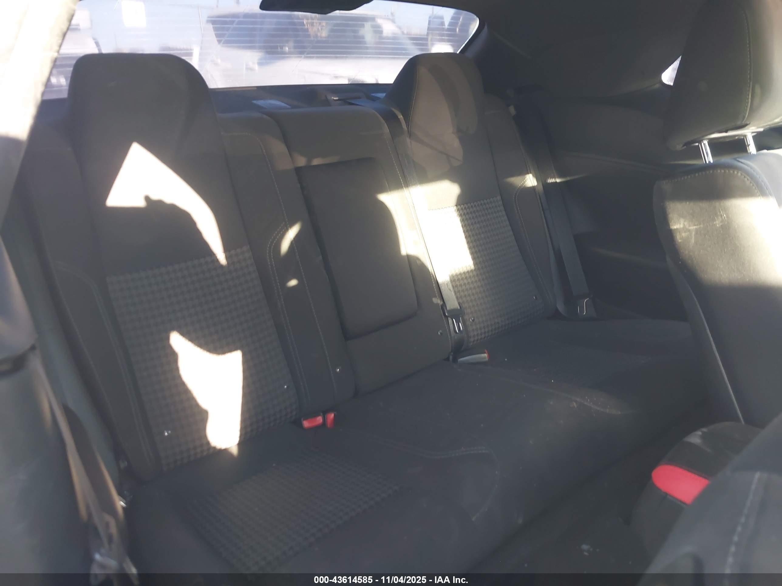 DODGE CHALLENGER image 8