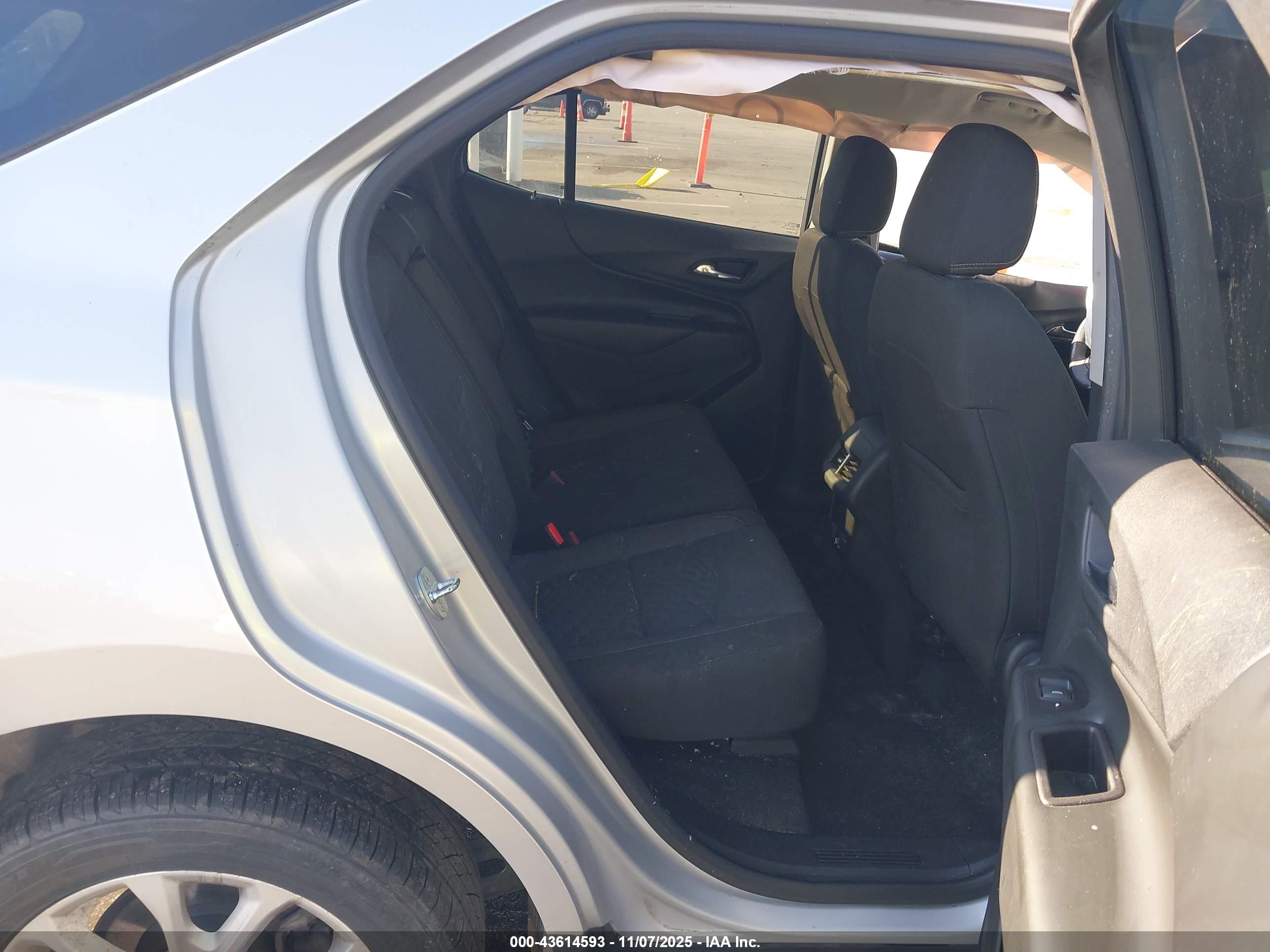 CHEVROLET EQUINOX image 8