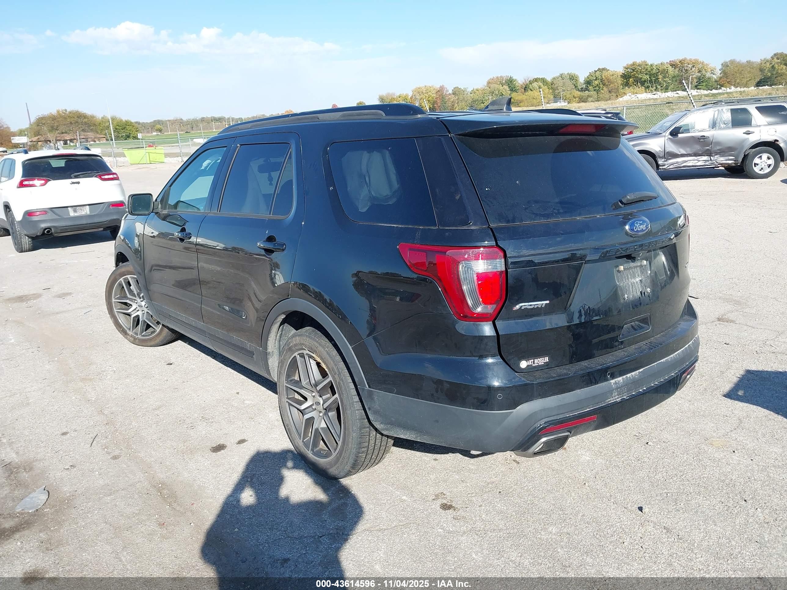 FORD EXPLORER image 3