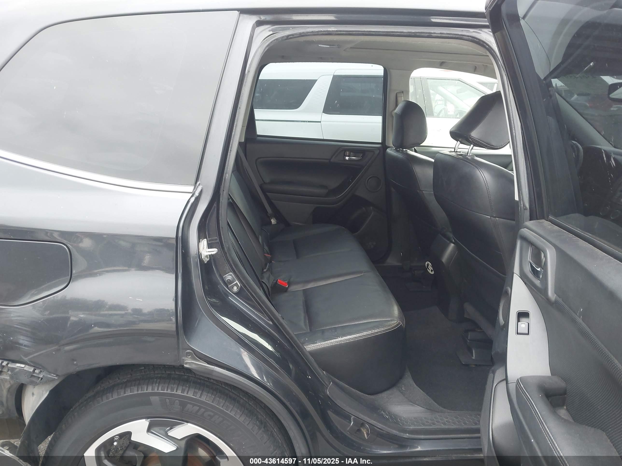SUBARU FORESTER image 8