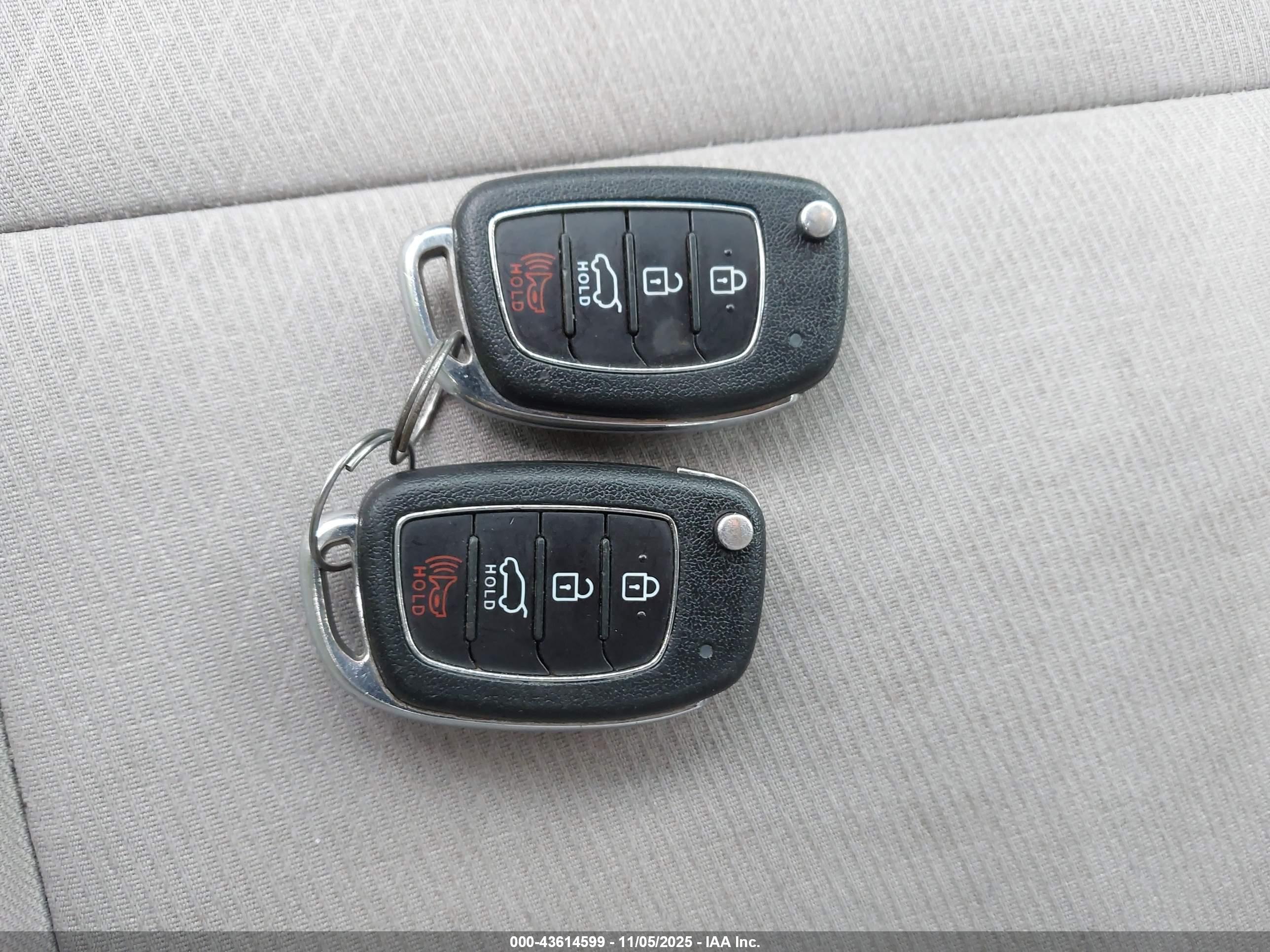 HYUNDAI TUCSON image 11