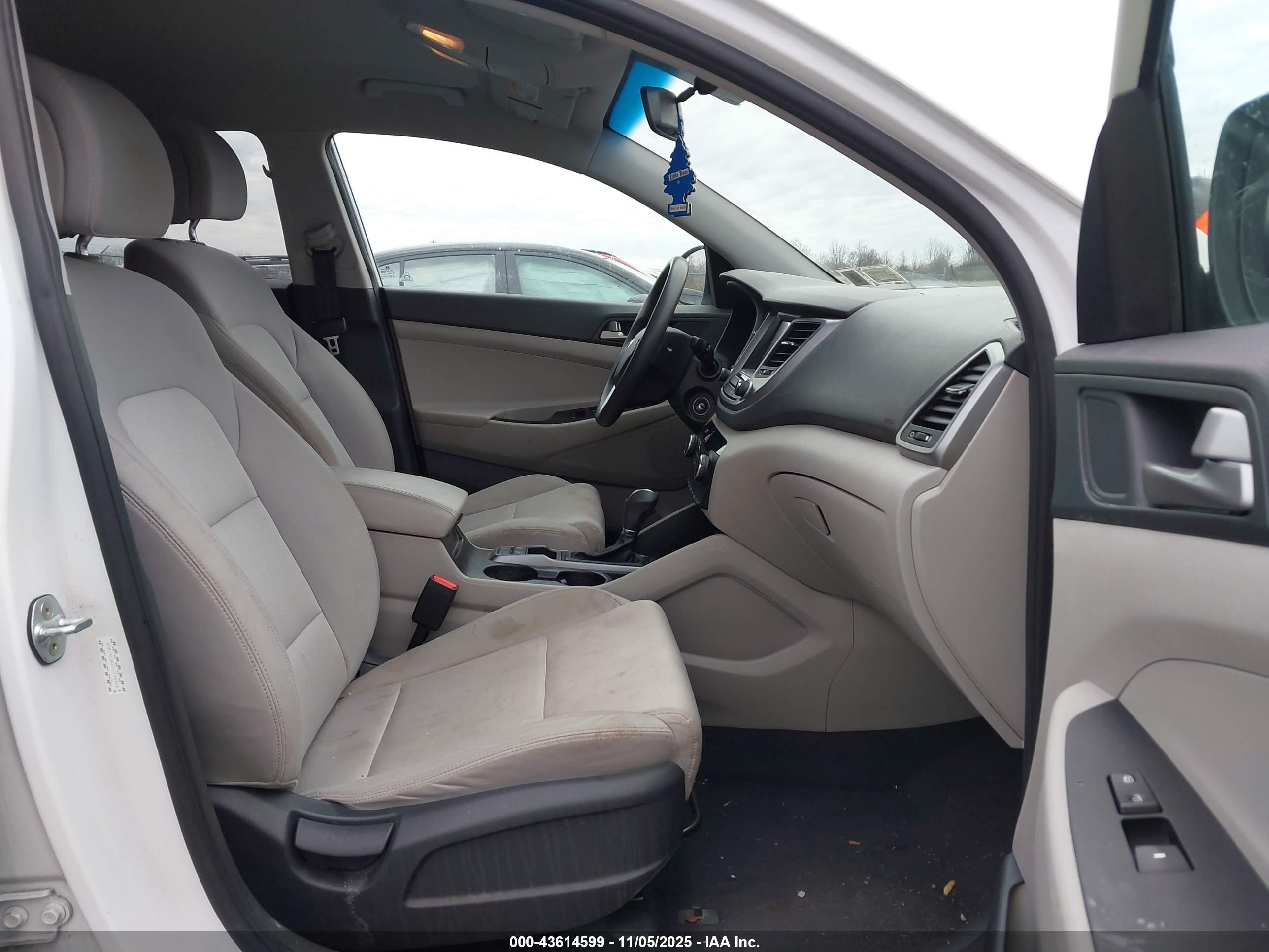 HYUNDAI TUCSON image 5