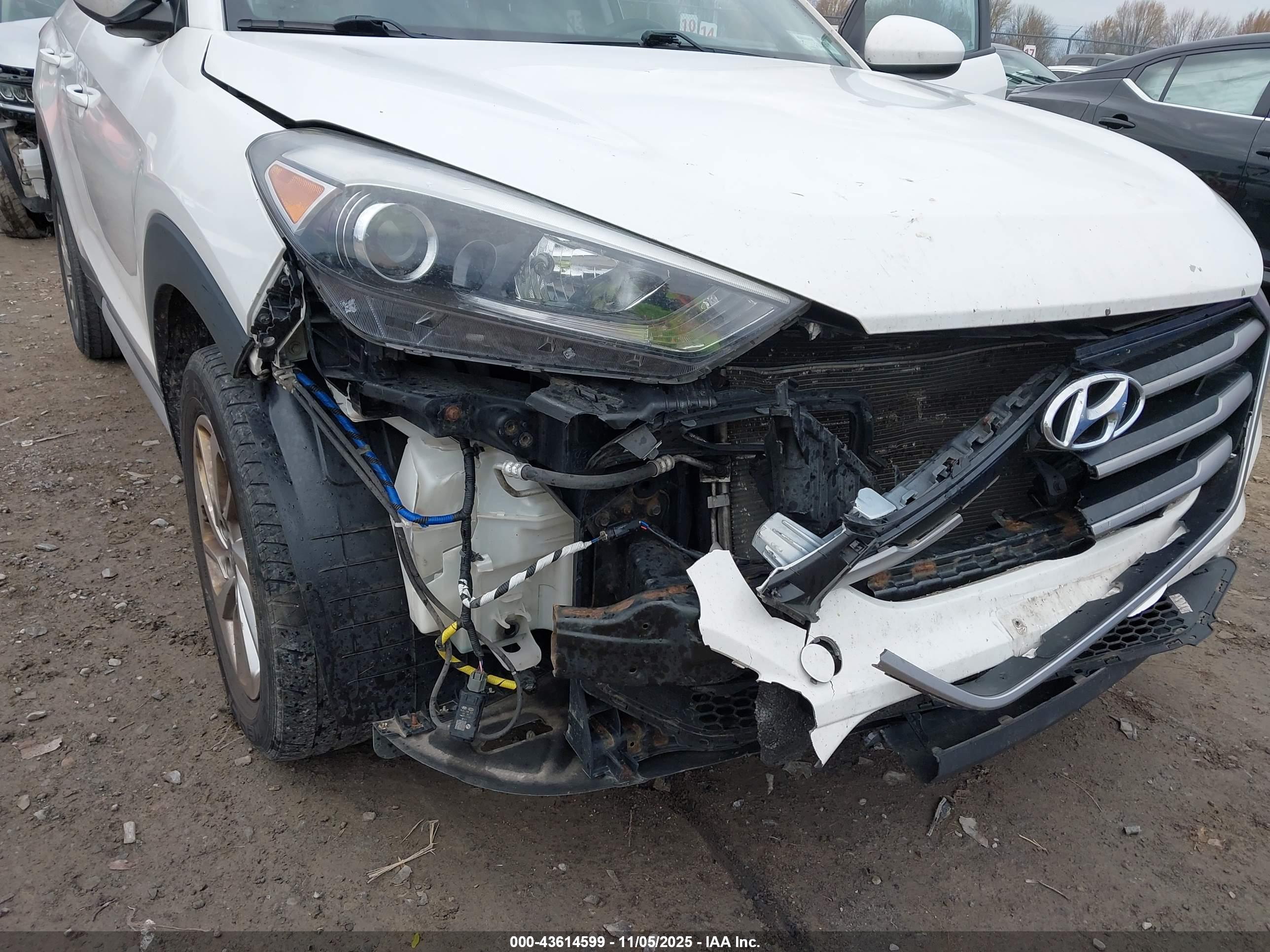 HYUNDAI TUCSON image 6
