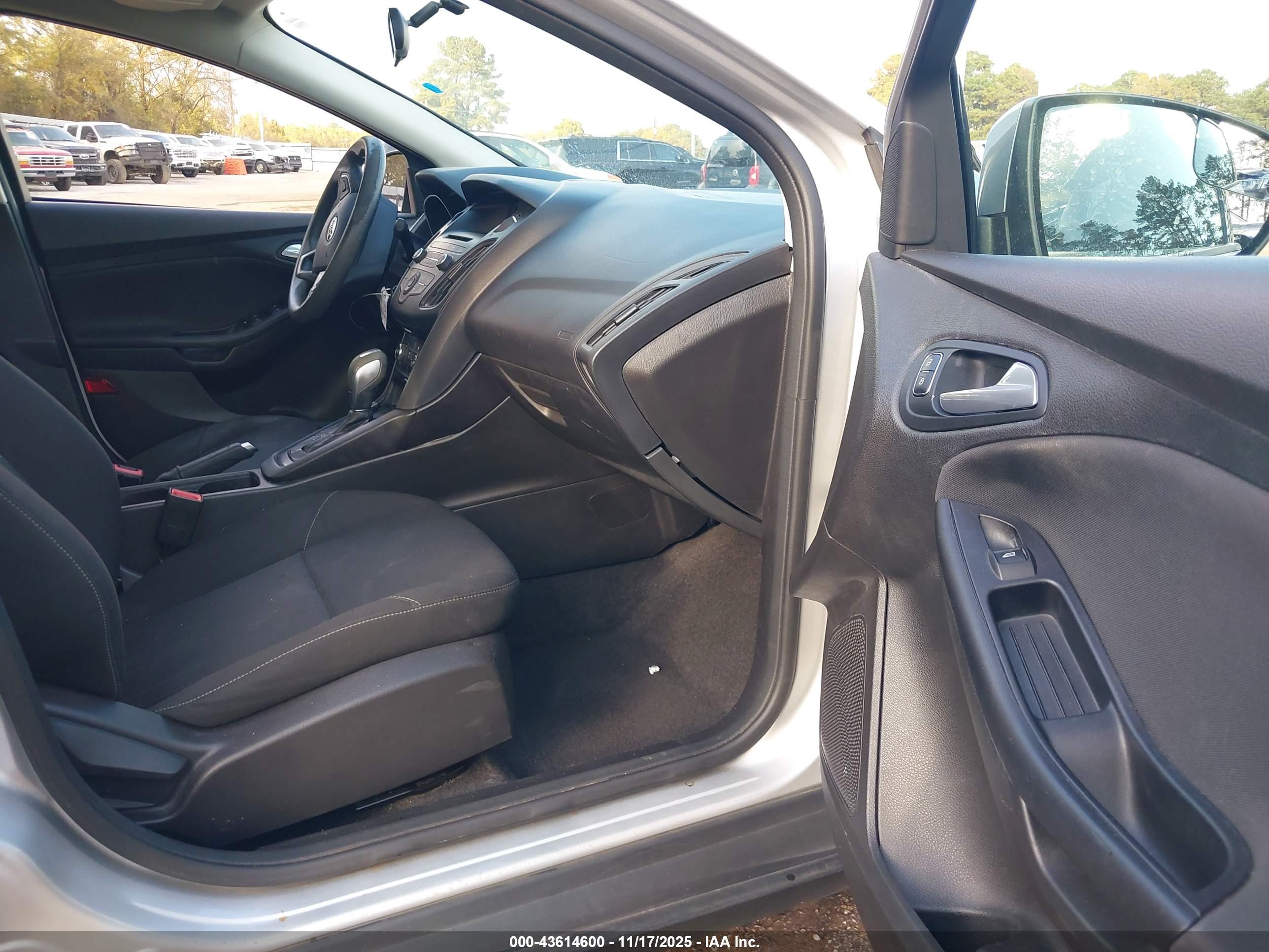 FORD FOCUS image 5