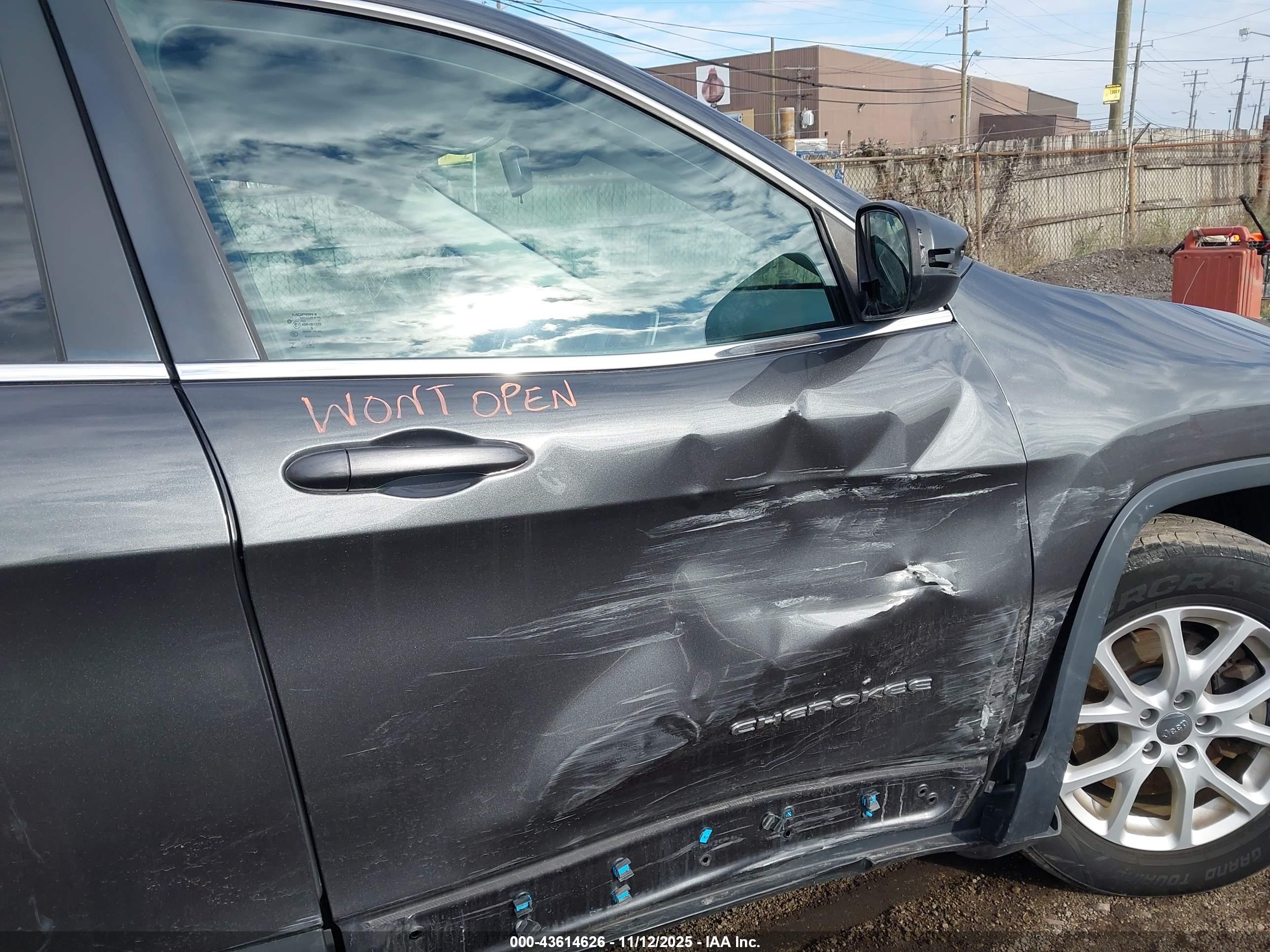 JEEP CHEROKEE image 5