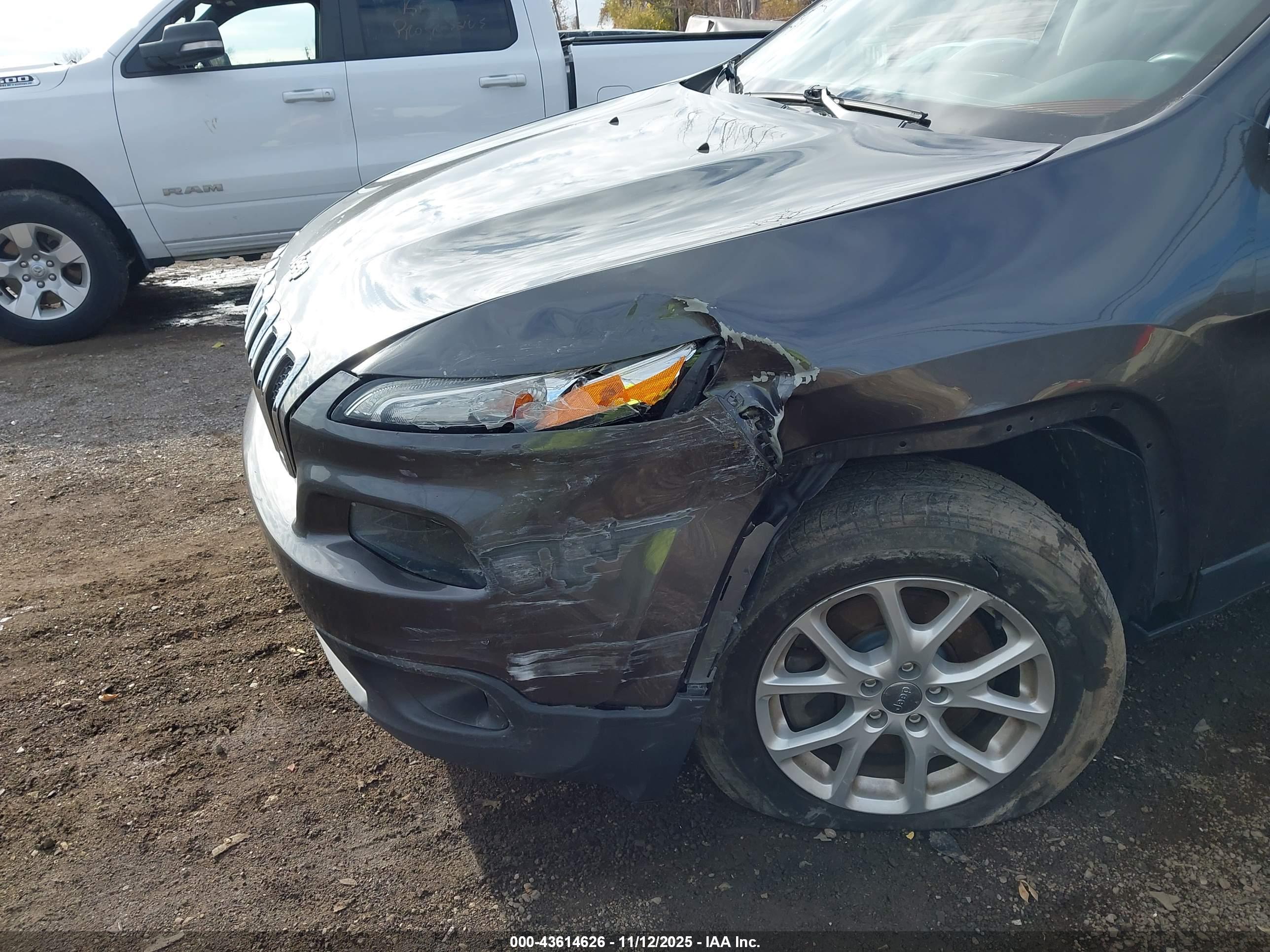 JEEP CHEROKEE image 6