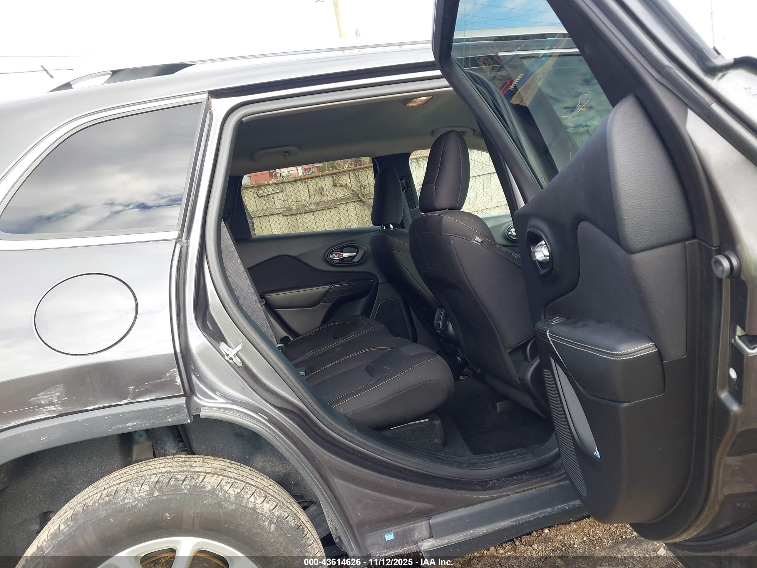 JEEP CHEROKEE image 8