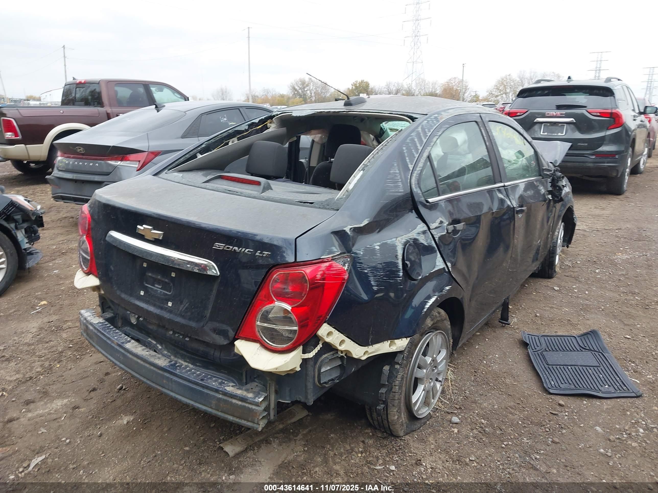 CHEVROLET SONIC image 4