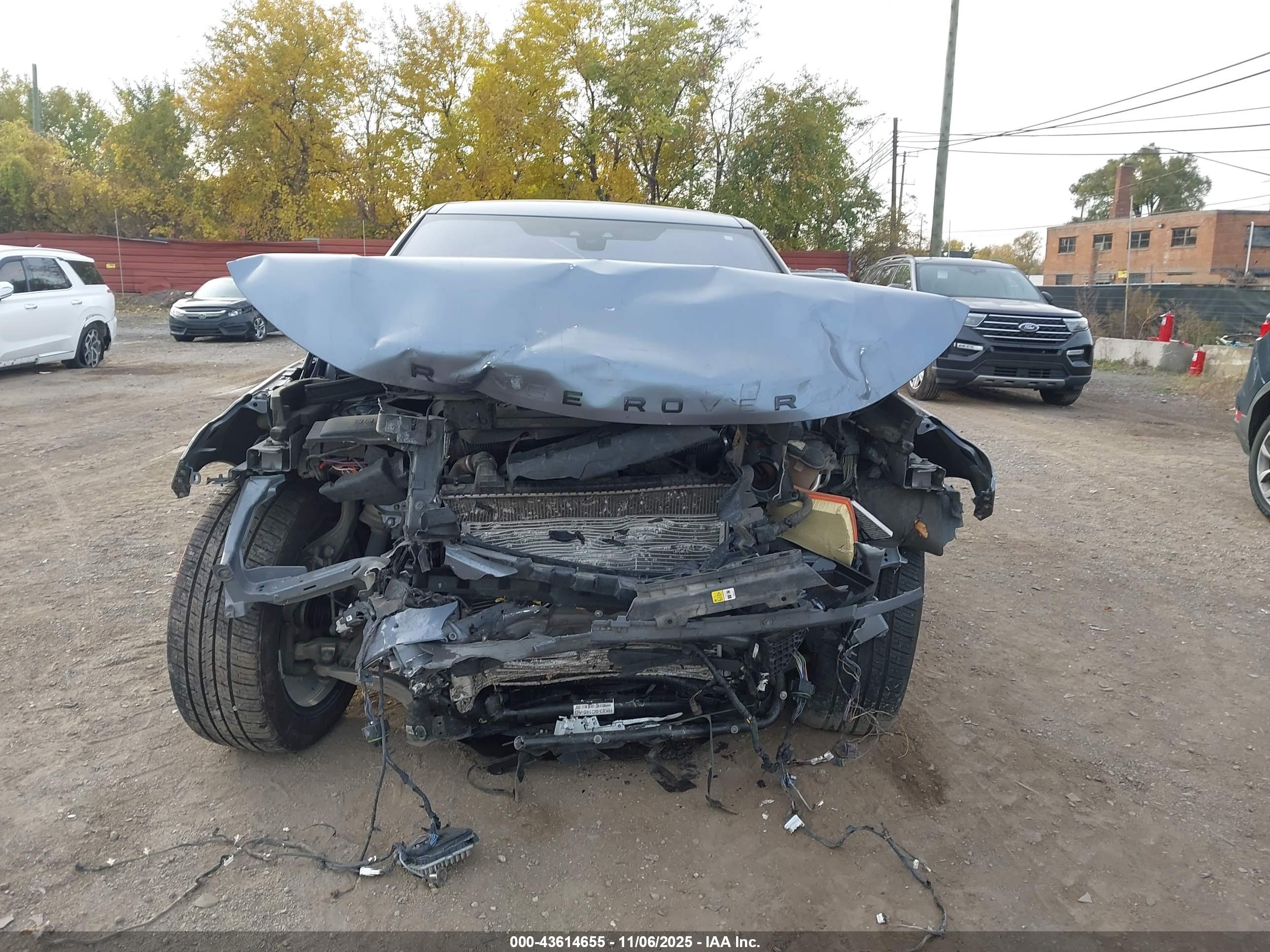 LAND ROVER image 6