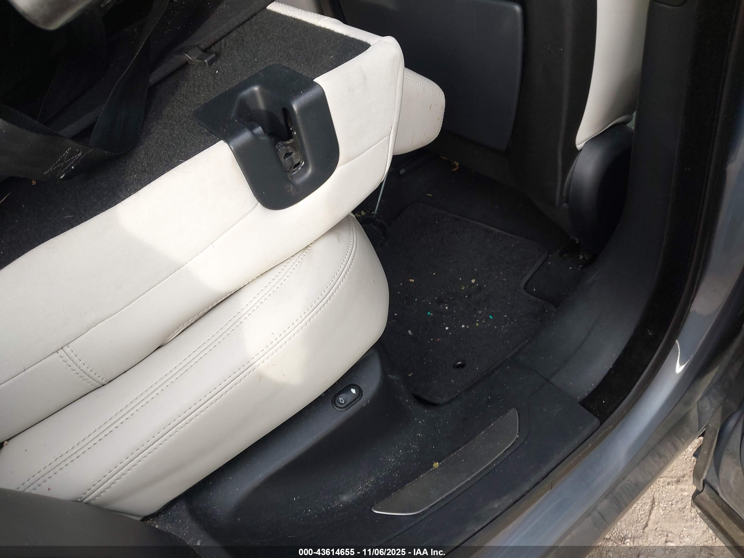 LAND ROVER image 8