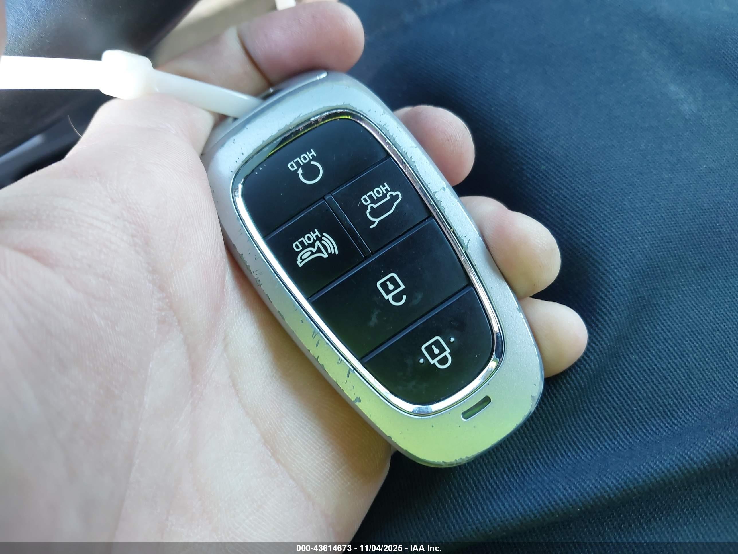 HYUNDAI SANTA image 11