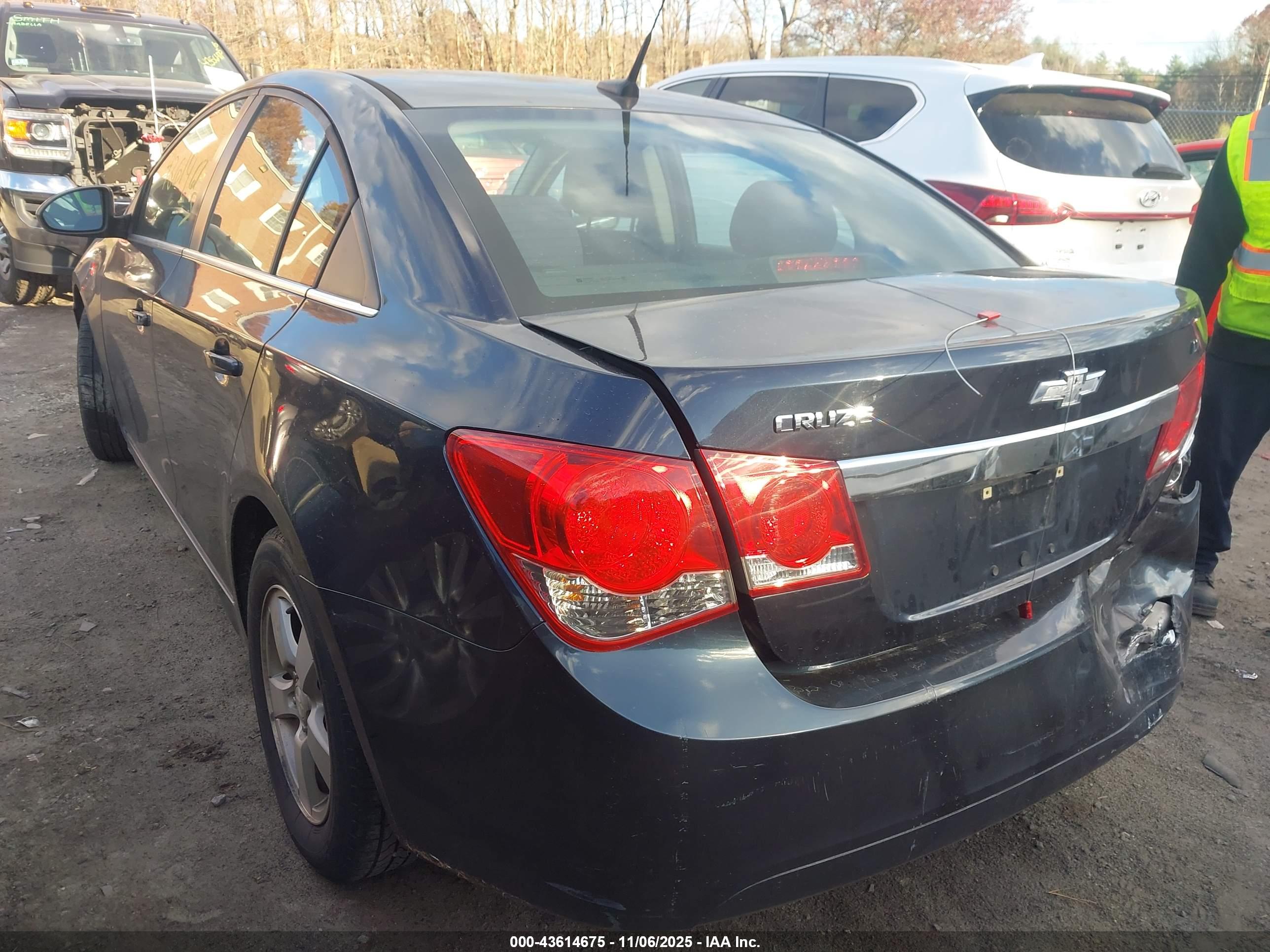 CHEVROLET CRUZE image 3