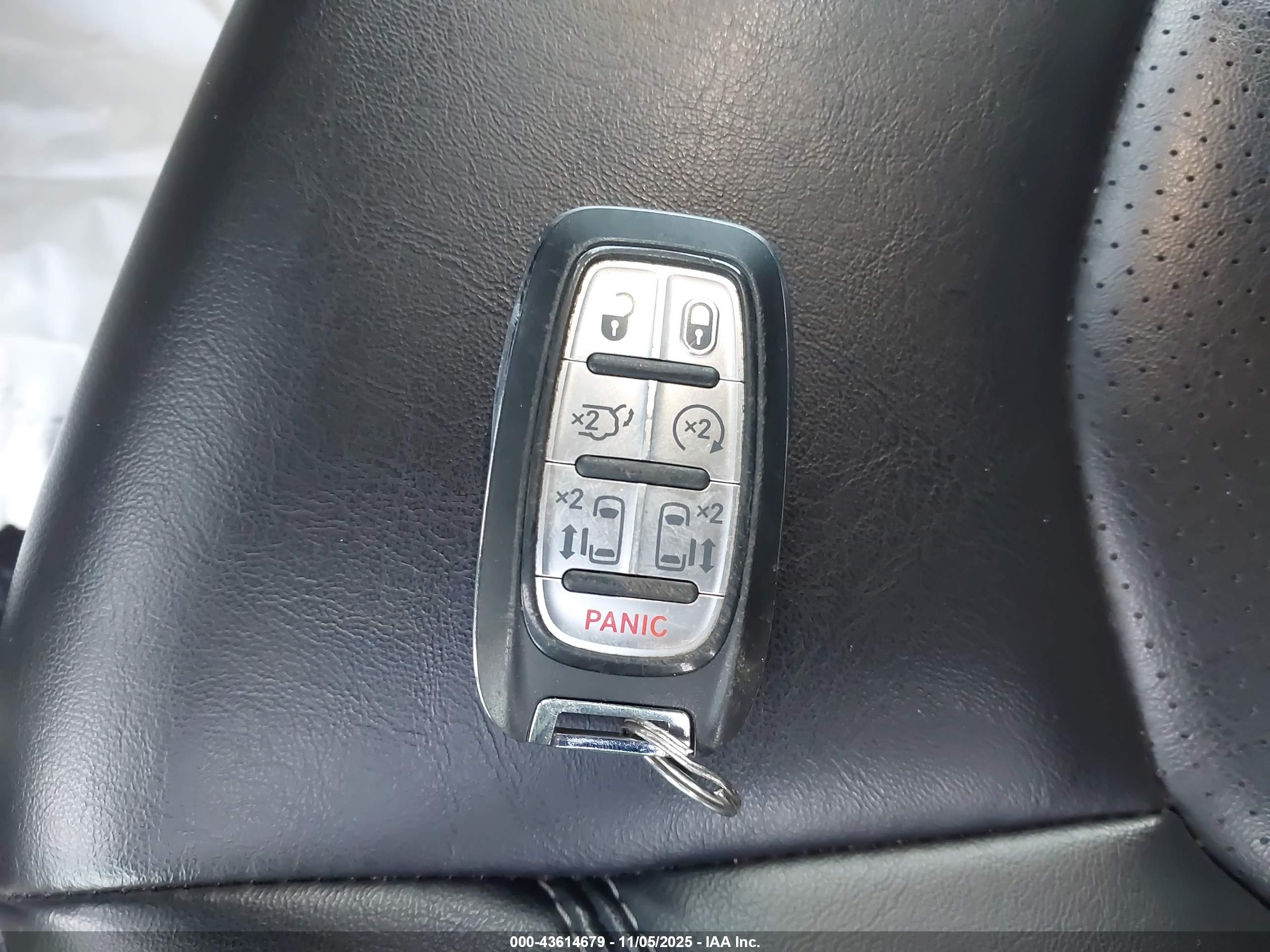 CHRYSLER PACIFICA image 11