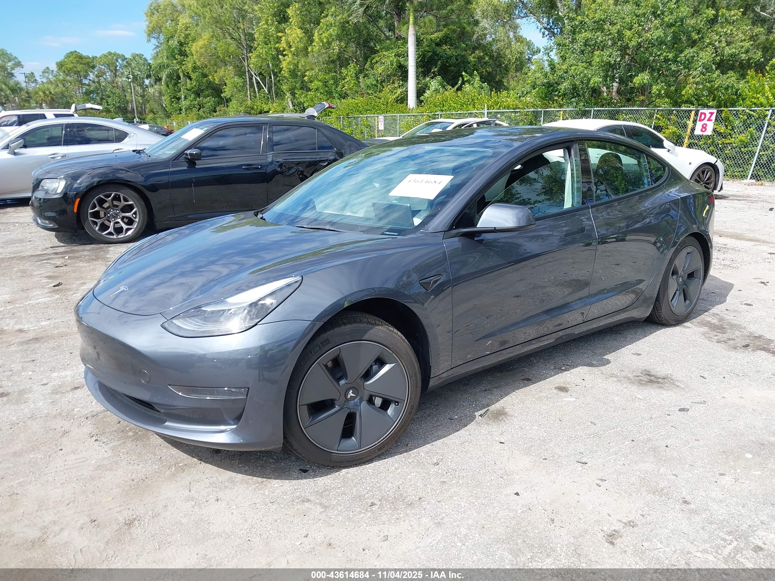 TESLA MODEL image 2