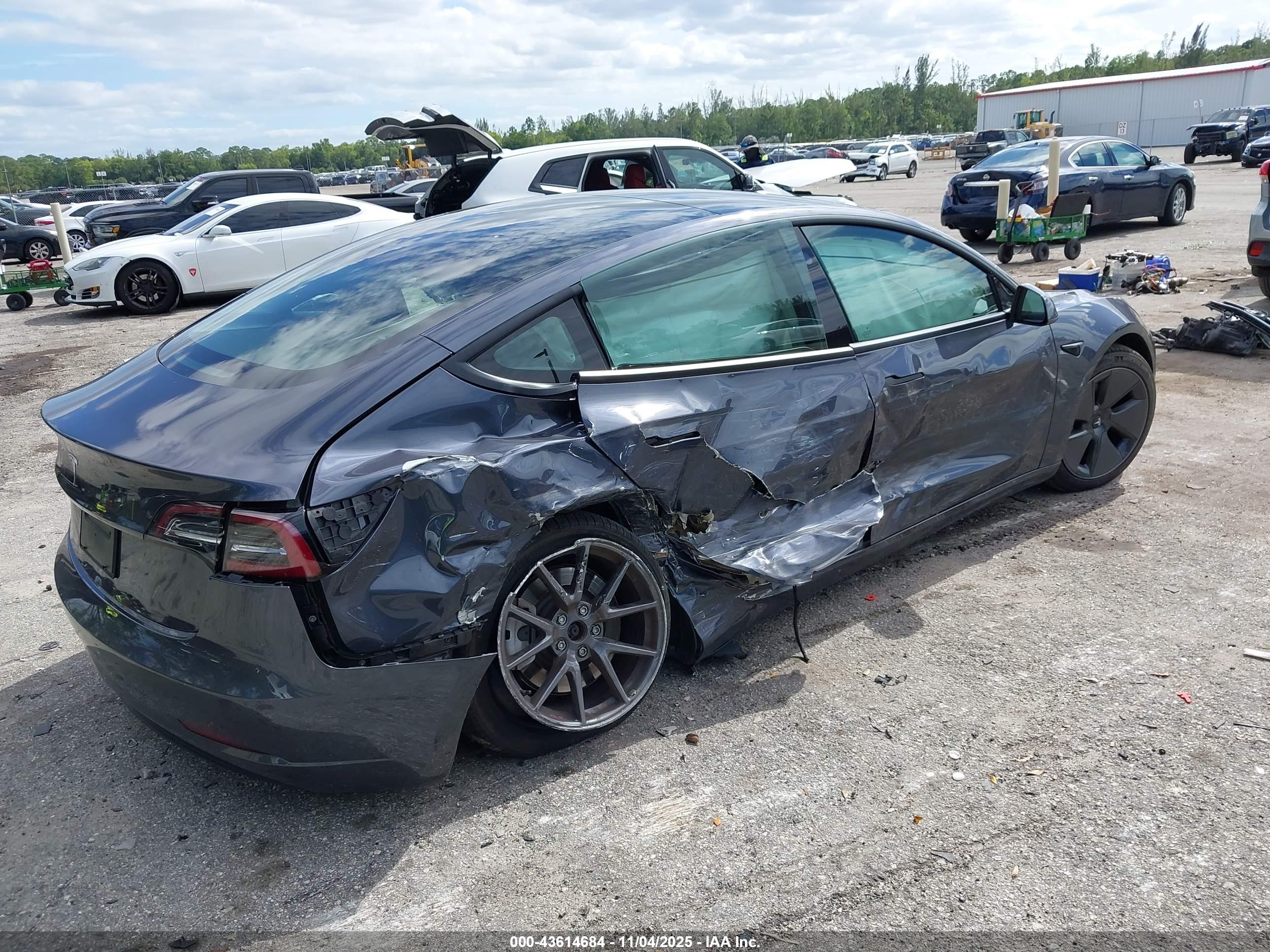 TESLA MODEL image 4