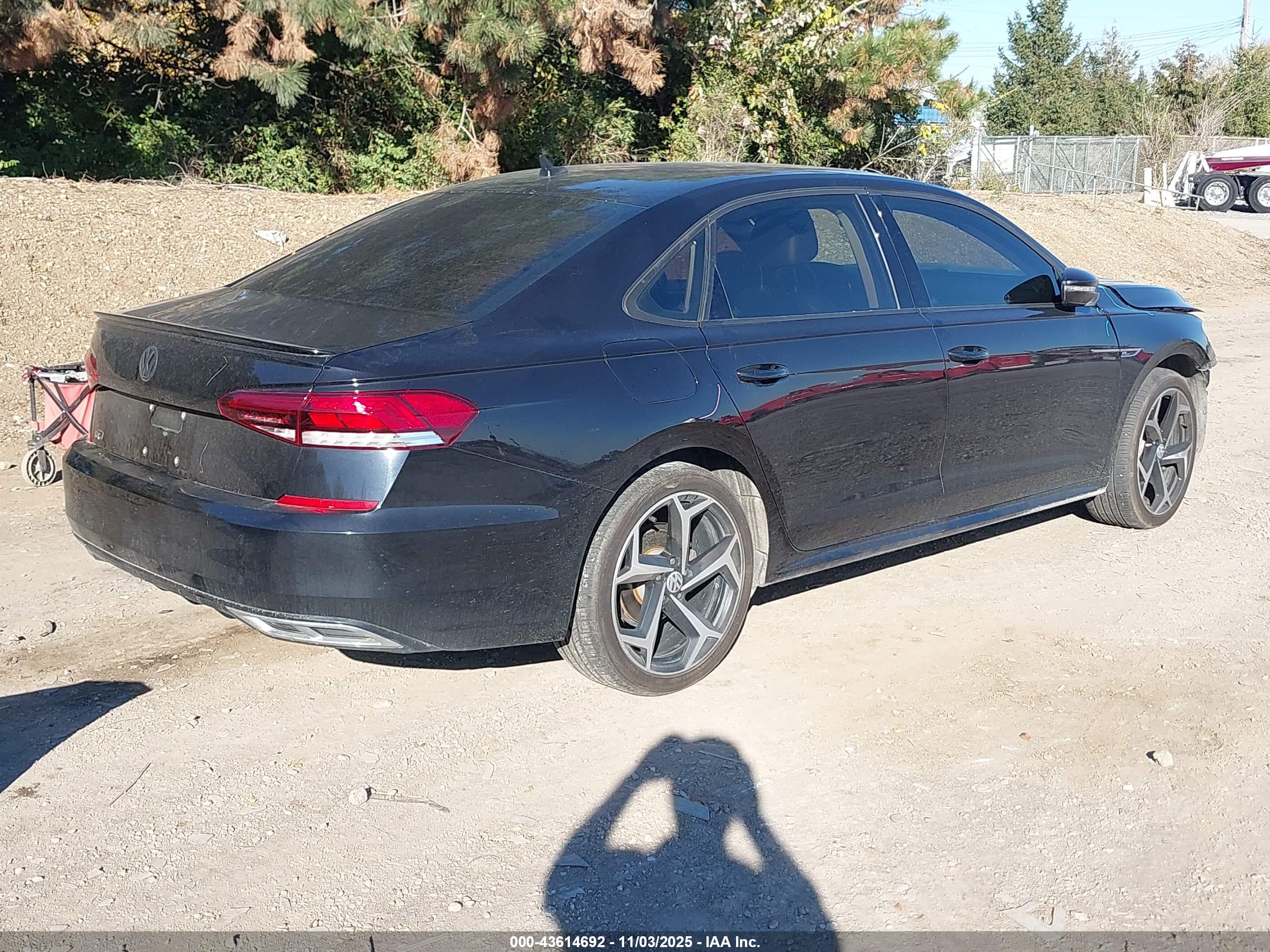 VOLKSWAGEN PASSAT image 4