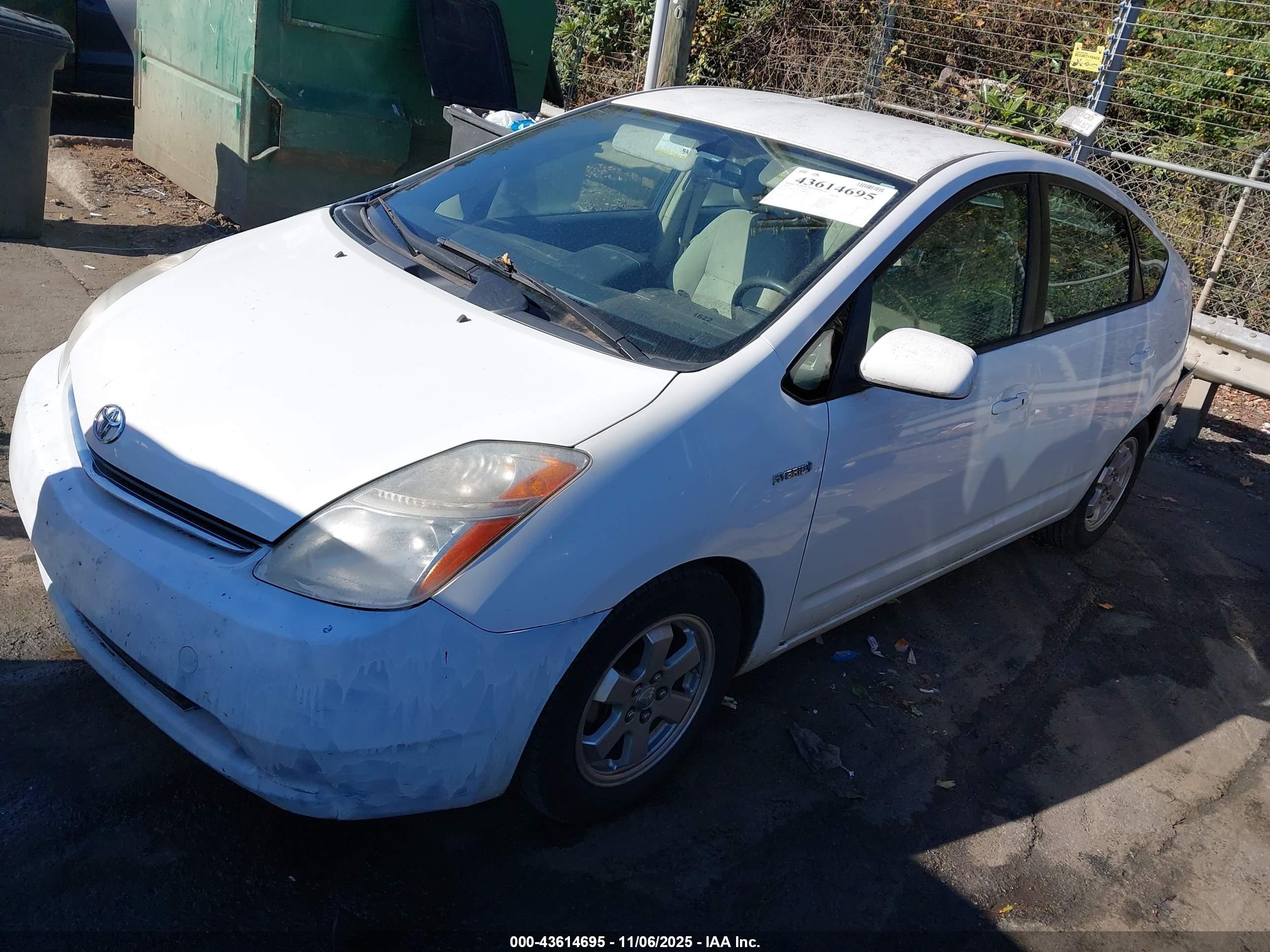 TOYOTA PRIUS image 2