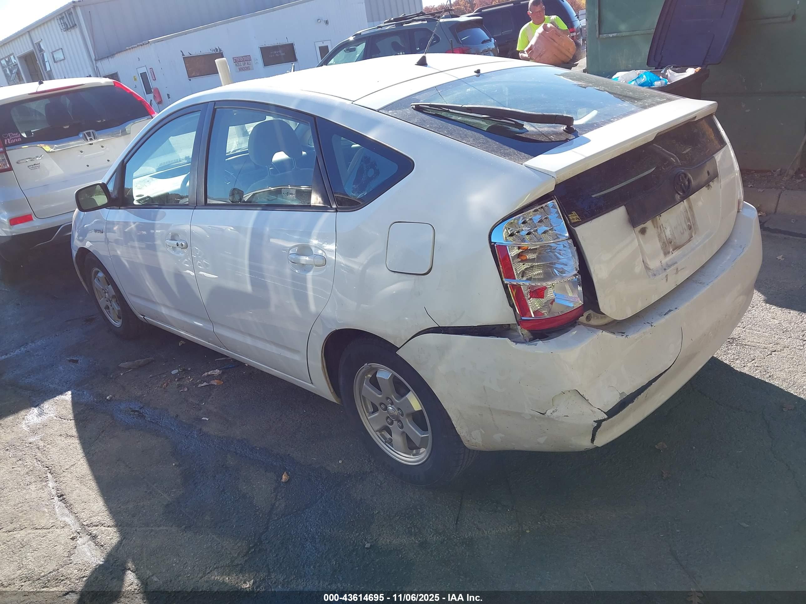 TOYOTA PRIUS image 3