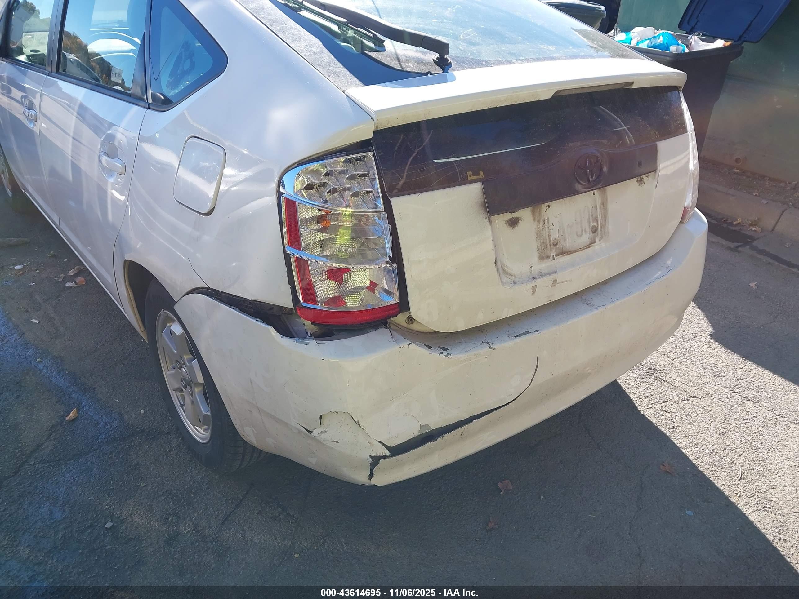 TOYOTA PRIUS image 6