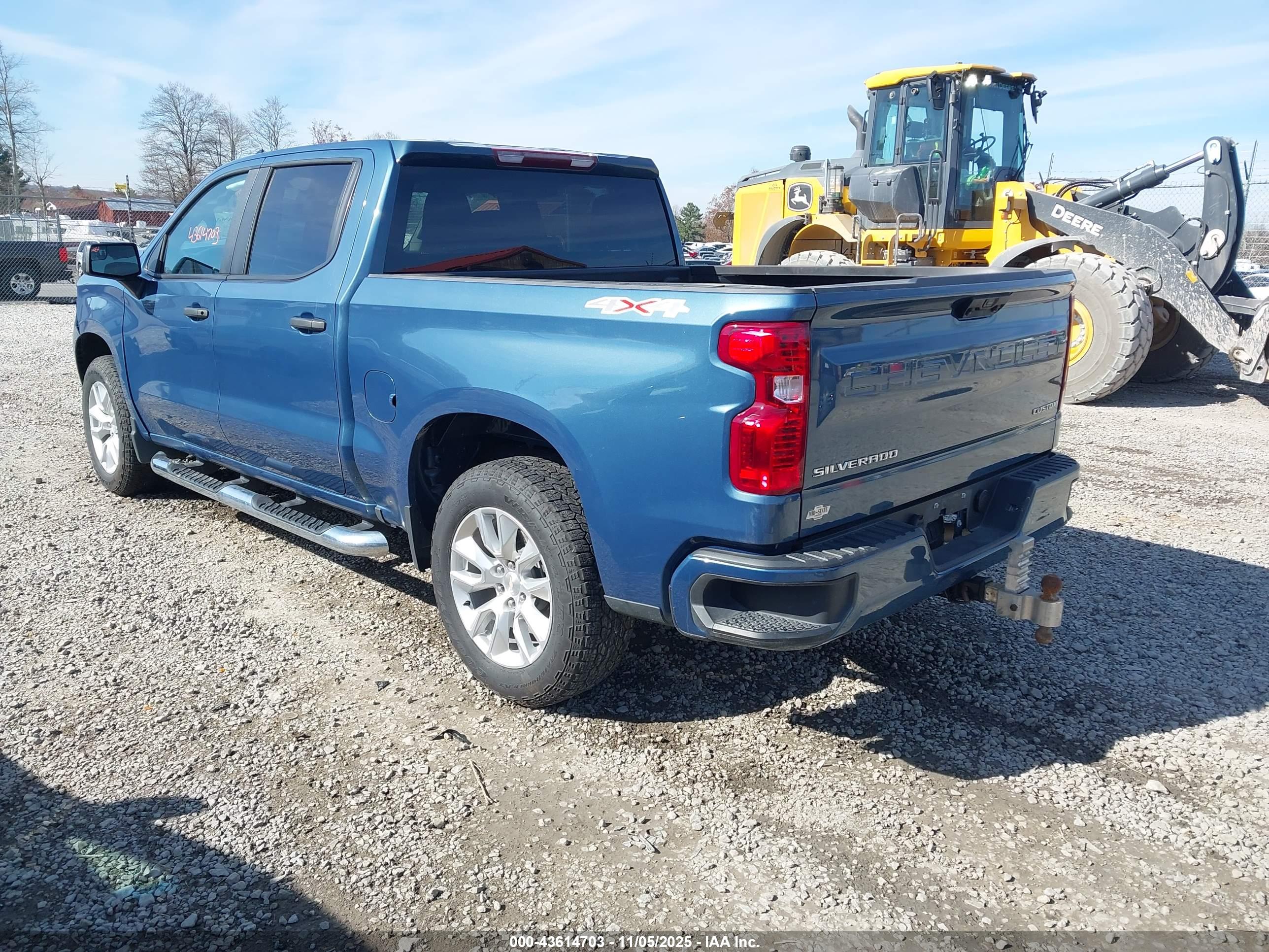 CHEVROLET SILVERADO image 3