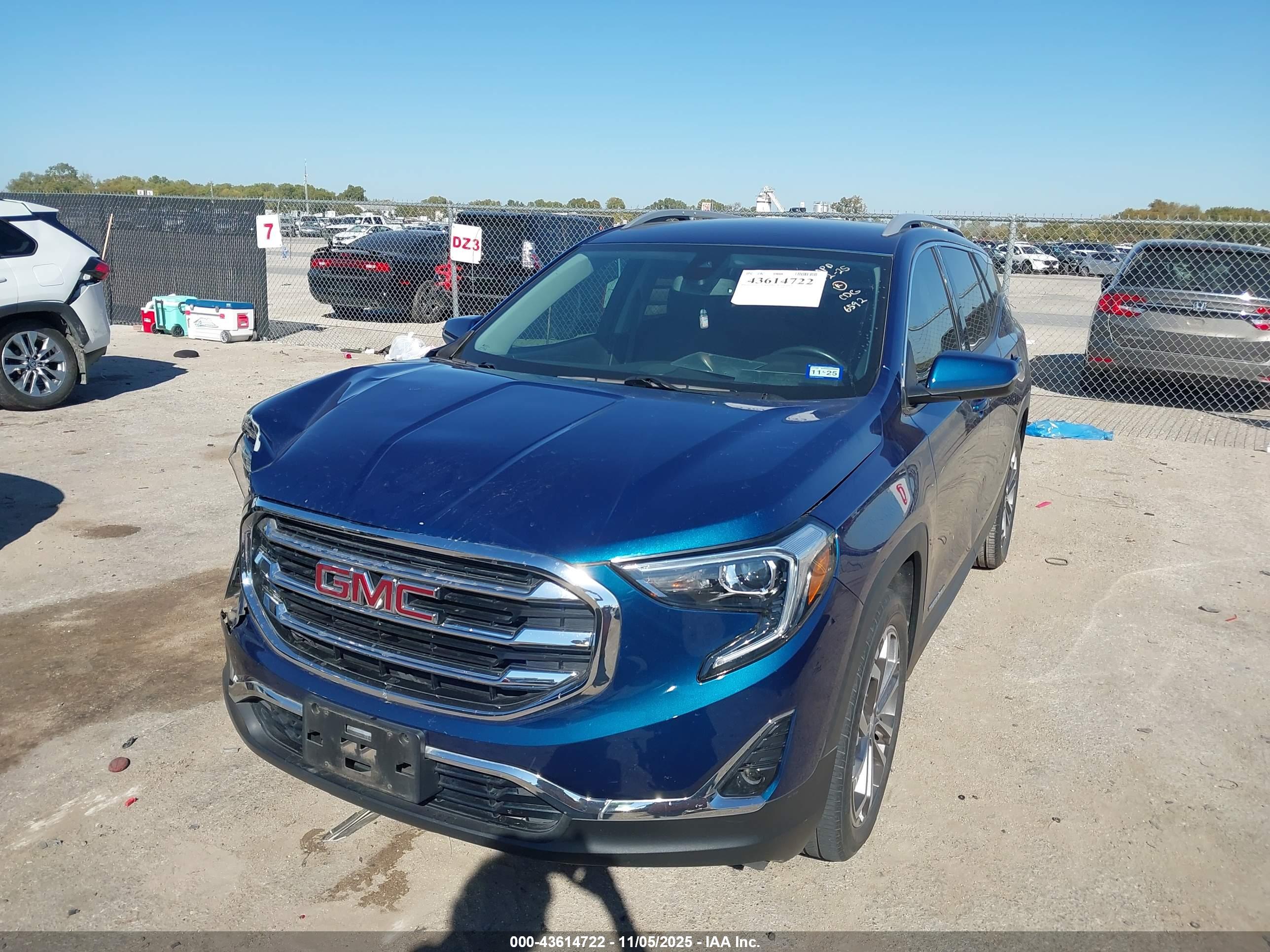 GMC TERRAIN image 2