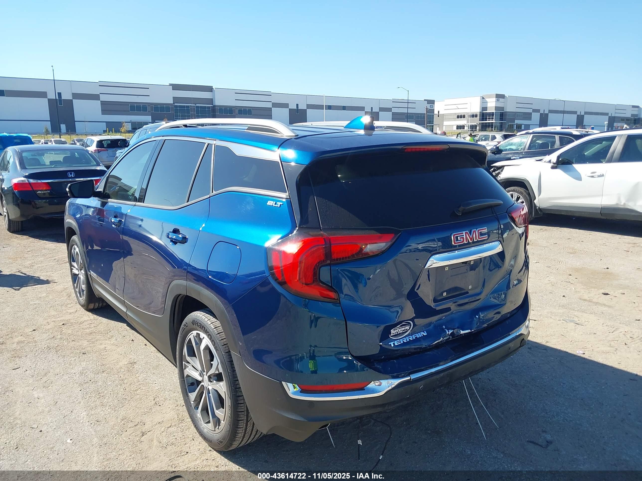 GMC TERRAIN image 3