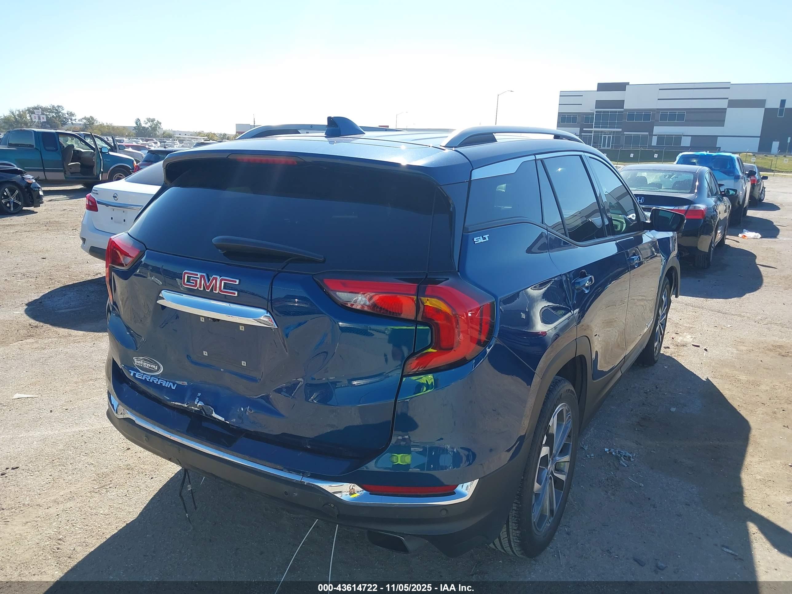 GMC TERRAIN image 4