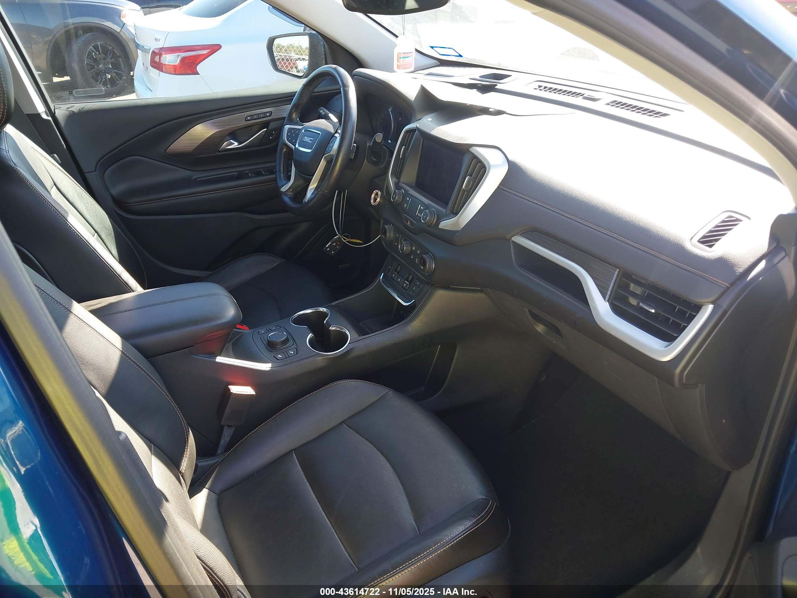 GMC TERRAIN image 5