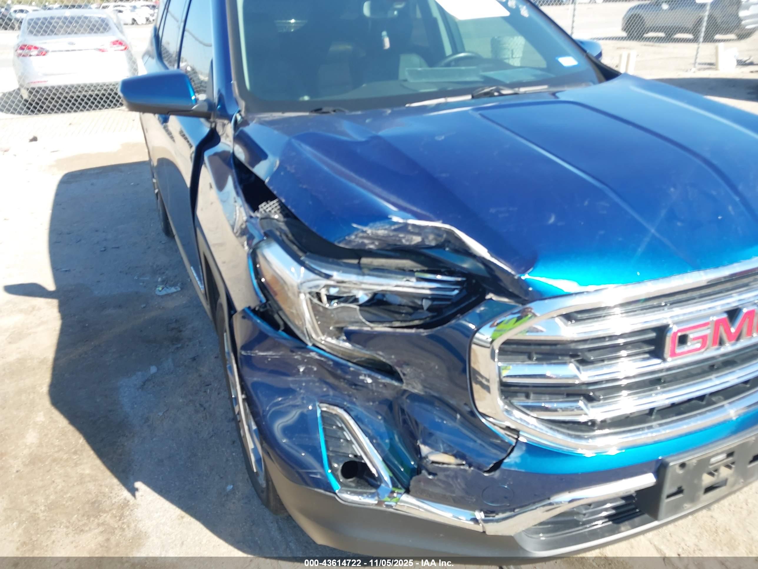 GMC TERRAIN image 6