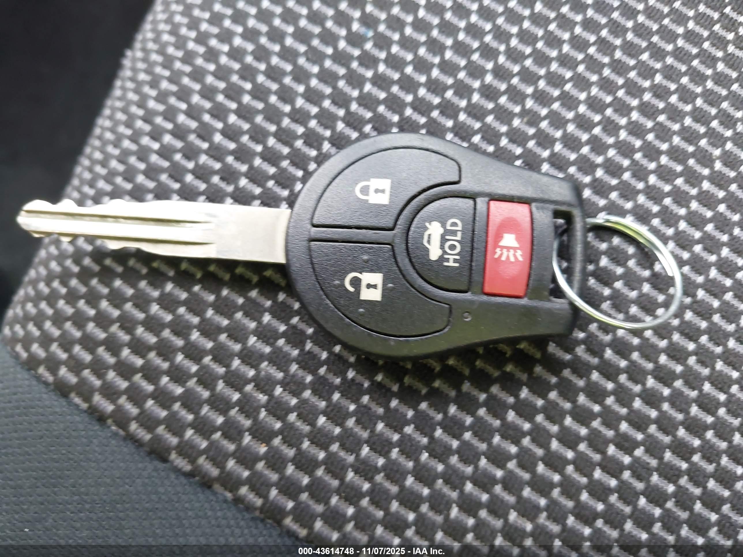 NISSAN VERSA image 11