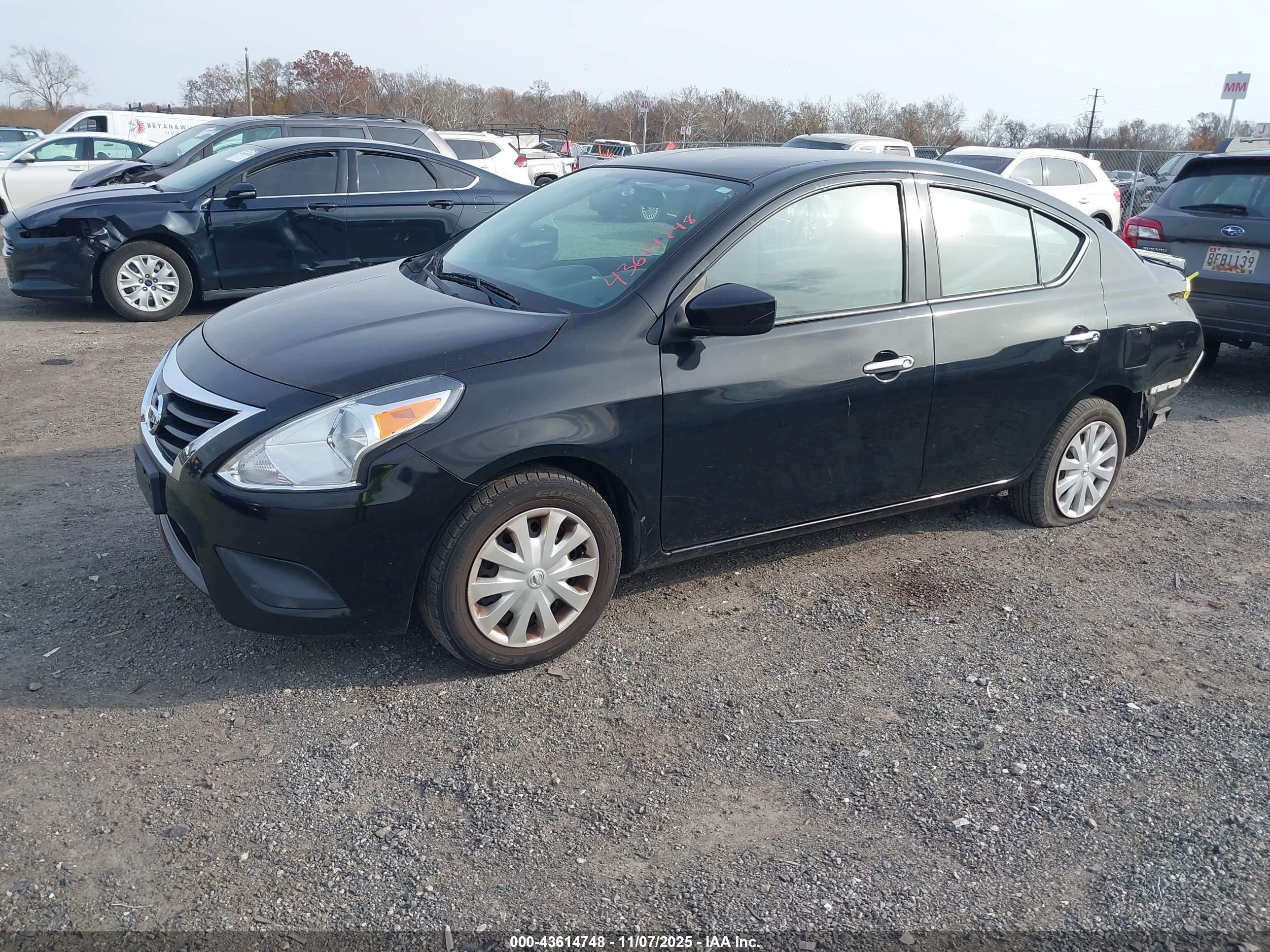 NISSAN VERSA image 2