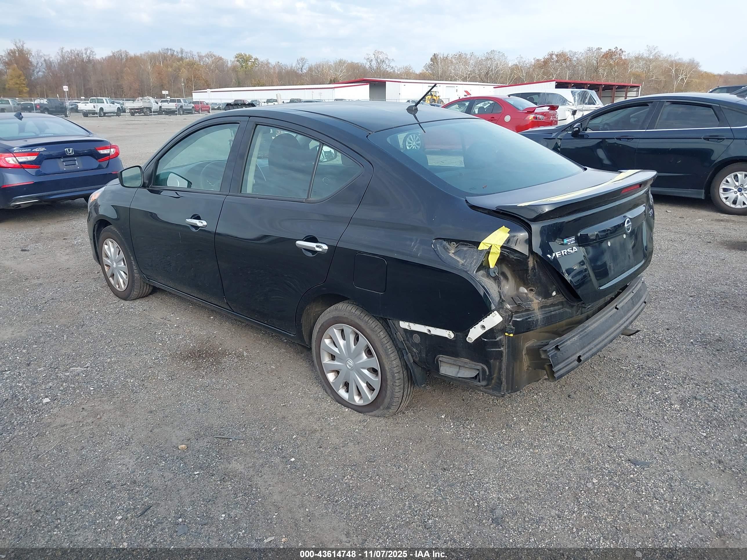 NISSAN VERSA image 3