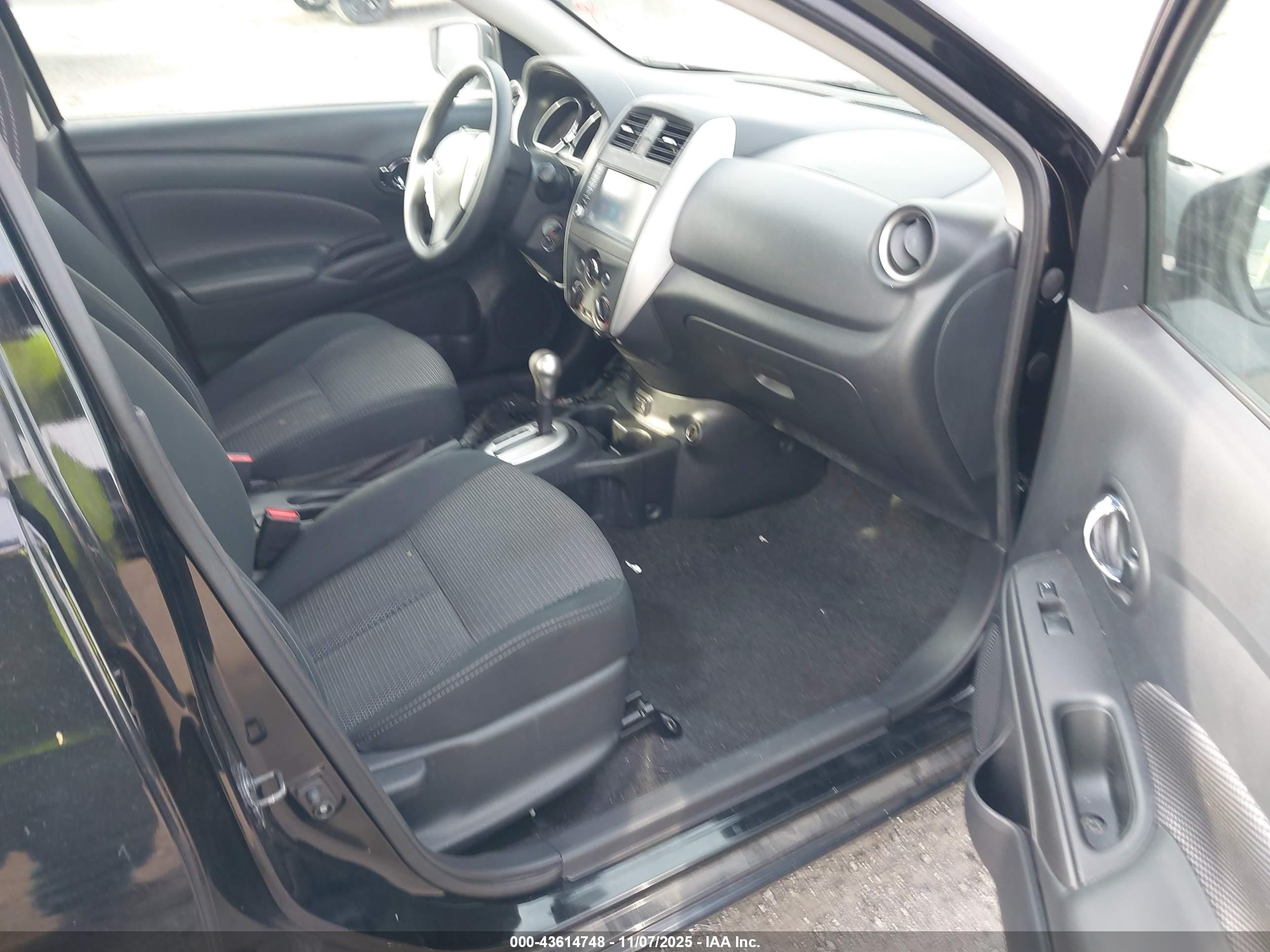 NISSAN VERSA image 5
