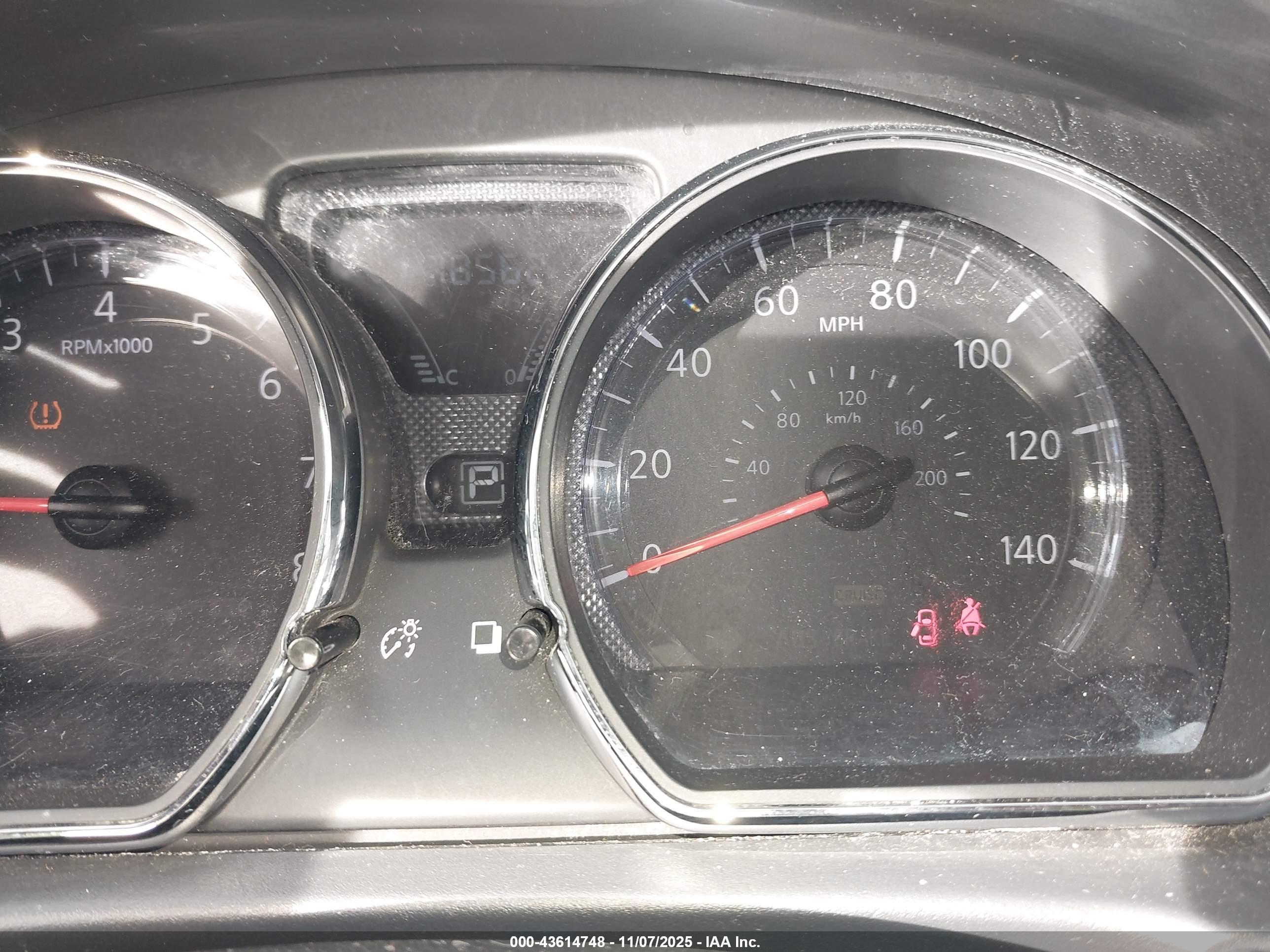 NISSAN VERSA image 7