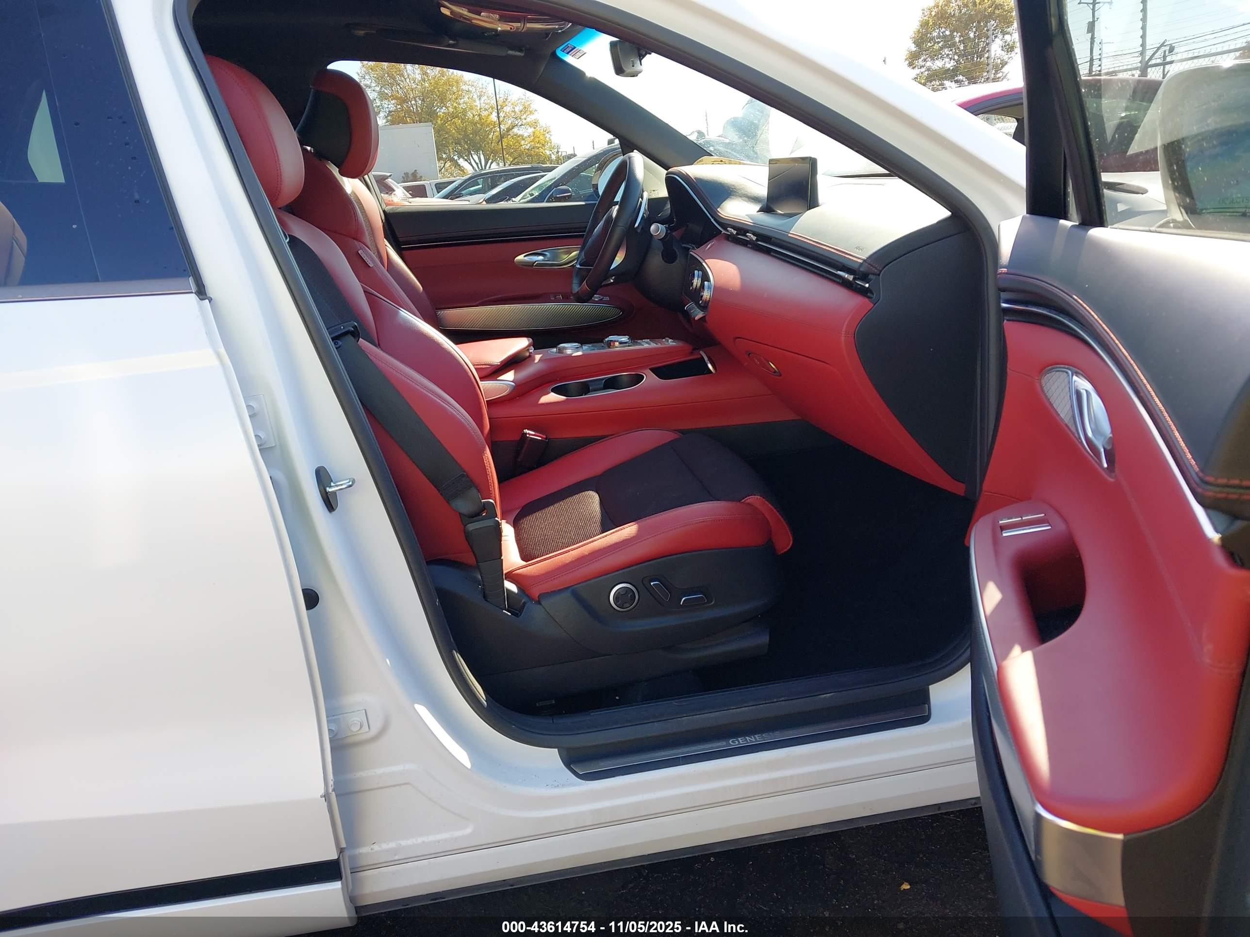 GENESIS GV70 image 5
