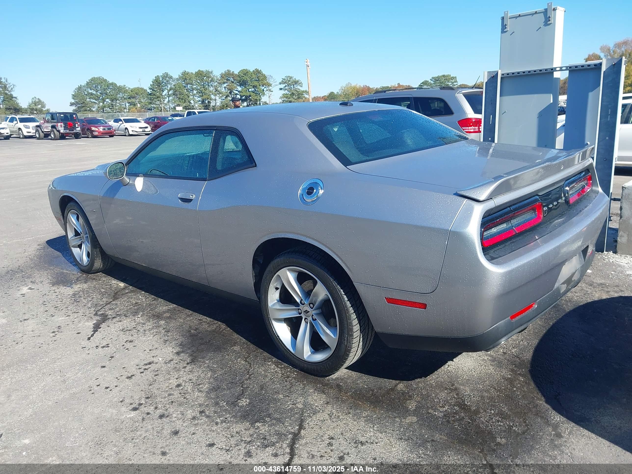DODGE CHALLENGER image 3
