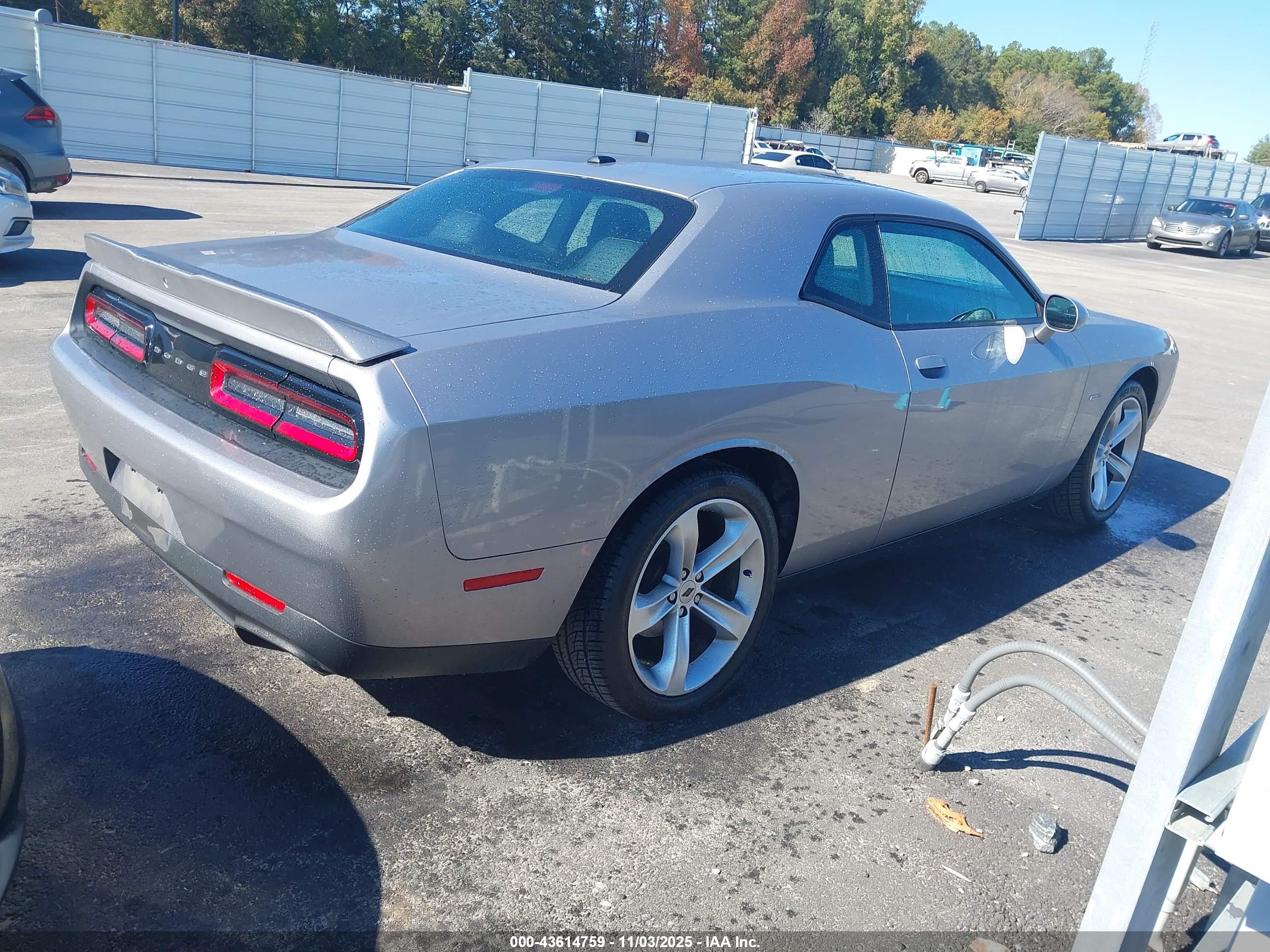 DODGE CHALLENGER image 4