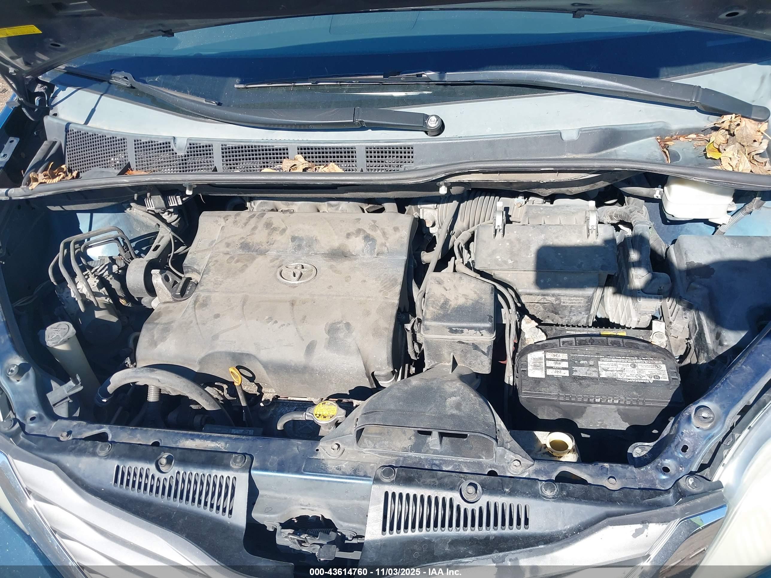 TOYOTA SIENNA image 10