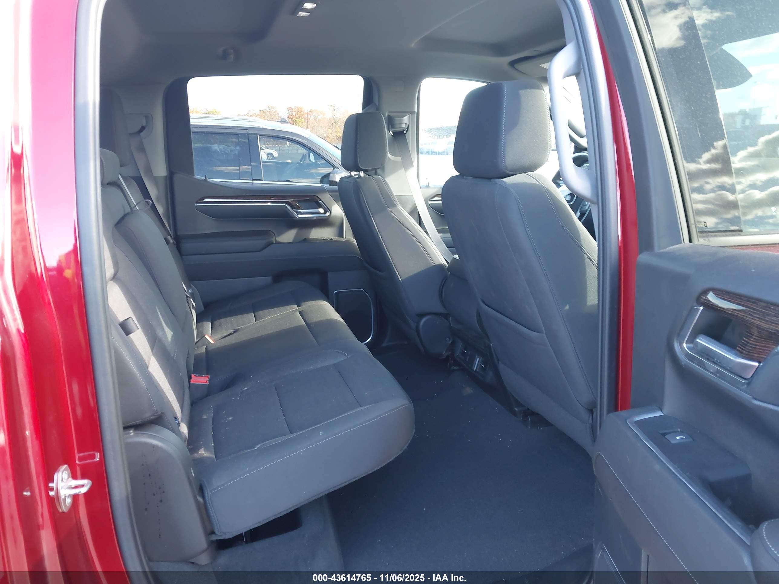 GMC SIERRA image 8