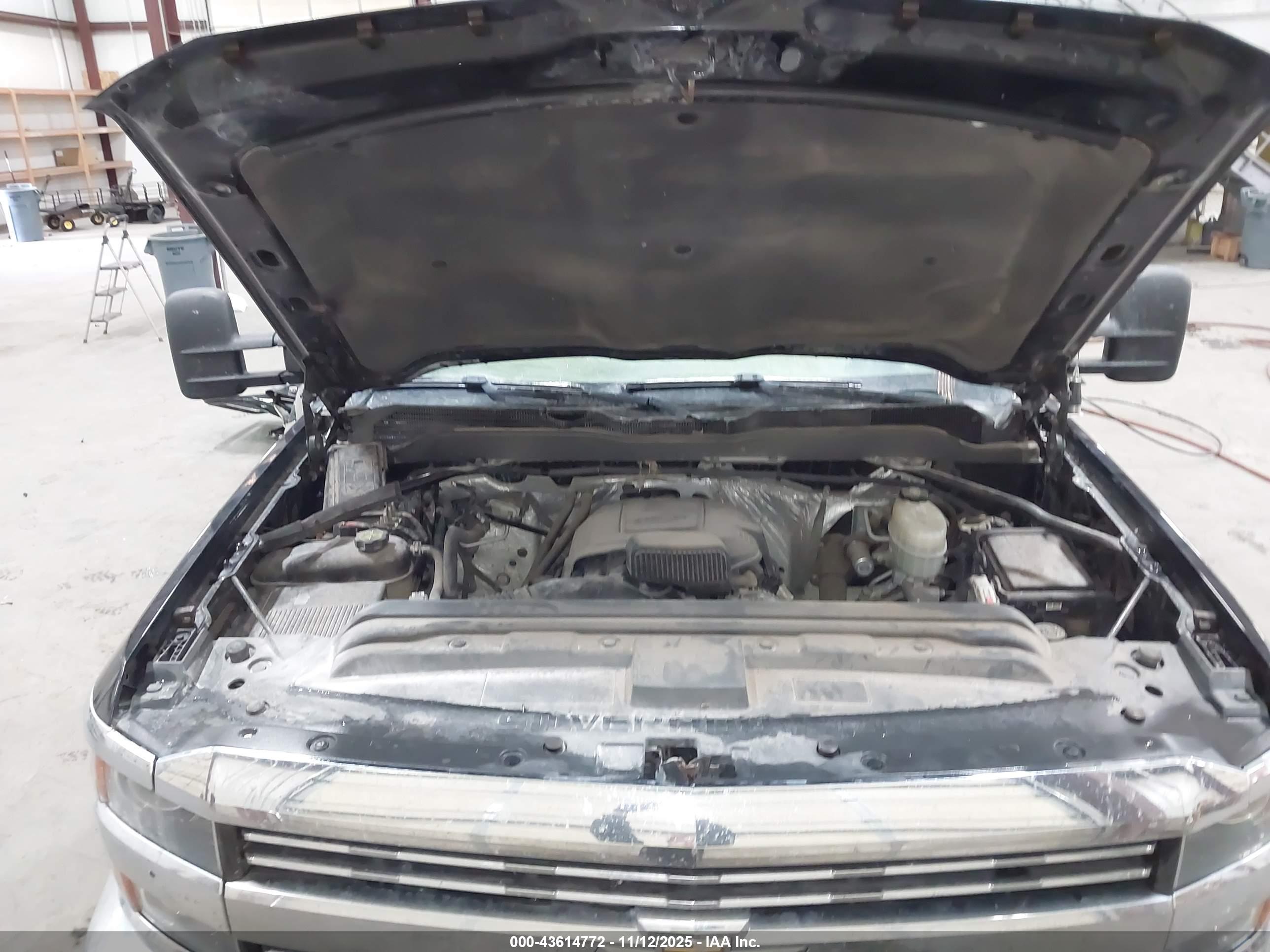 CHEVROLET SILVERADO image 10