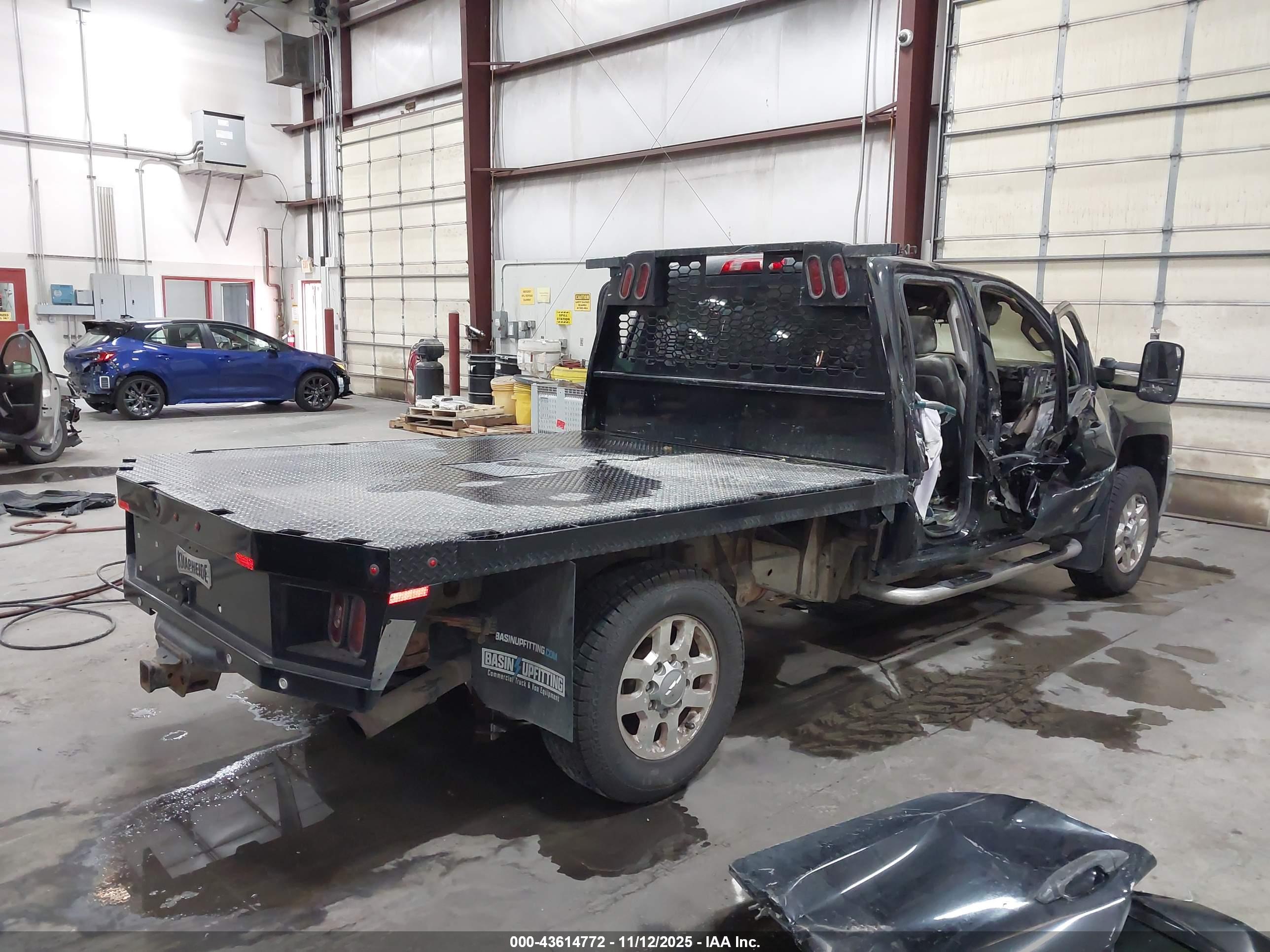 CHEVROLET SILVERADO image 3