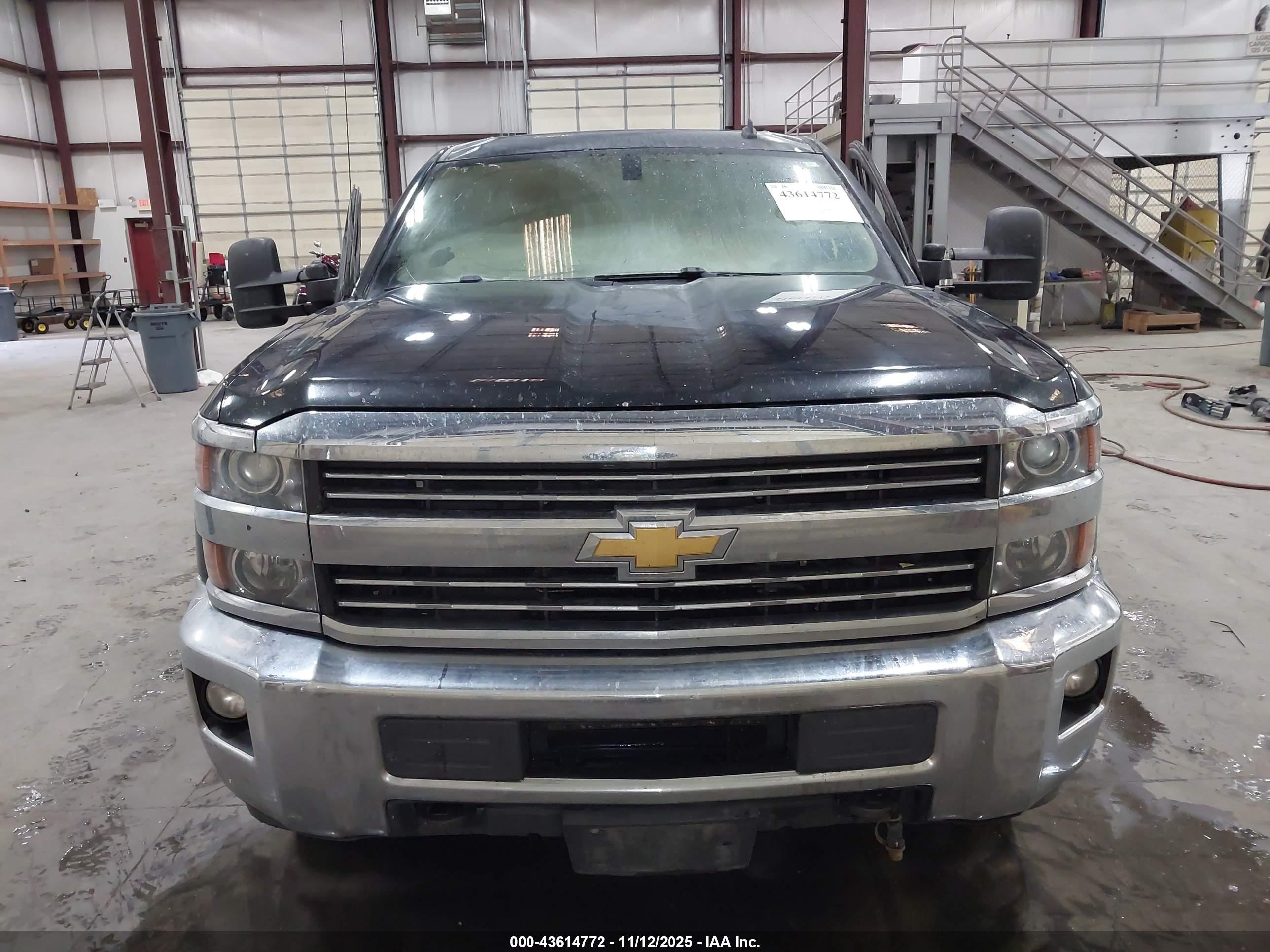 CHEVROLET SILVERADO image 8