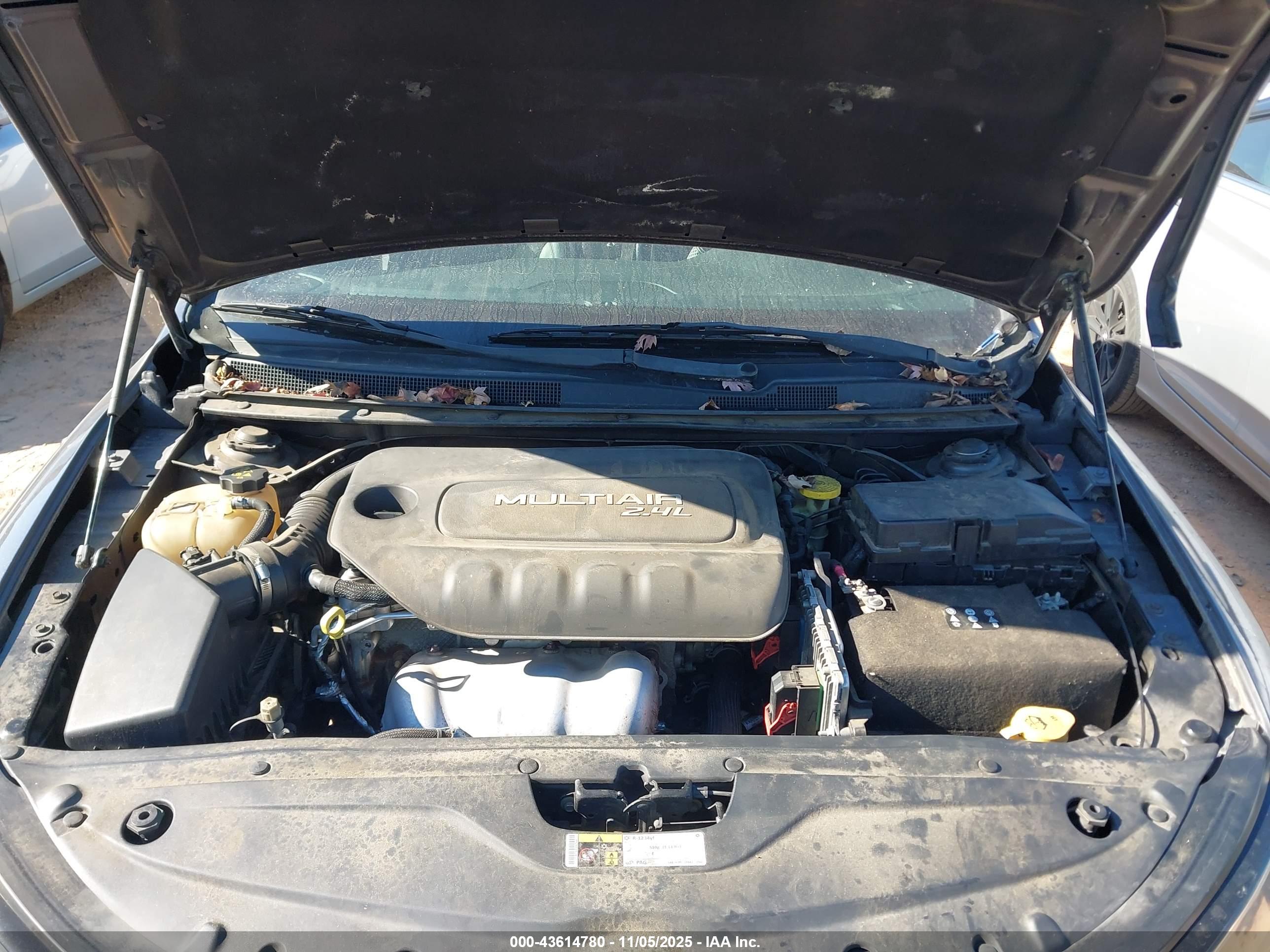 CHRYSLER 200 image 10
