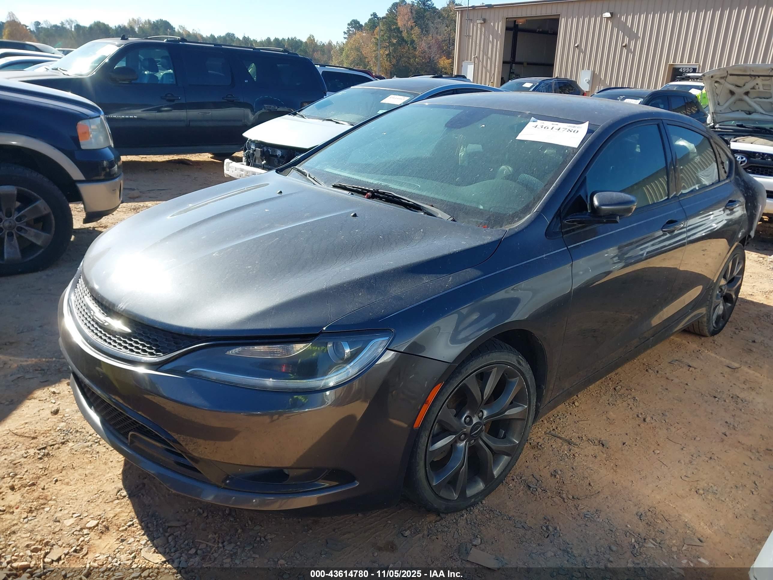 CHRYSLER 200 image 2