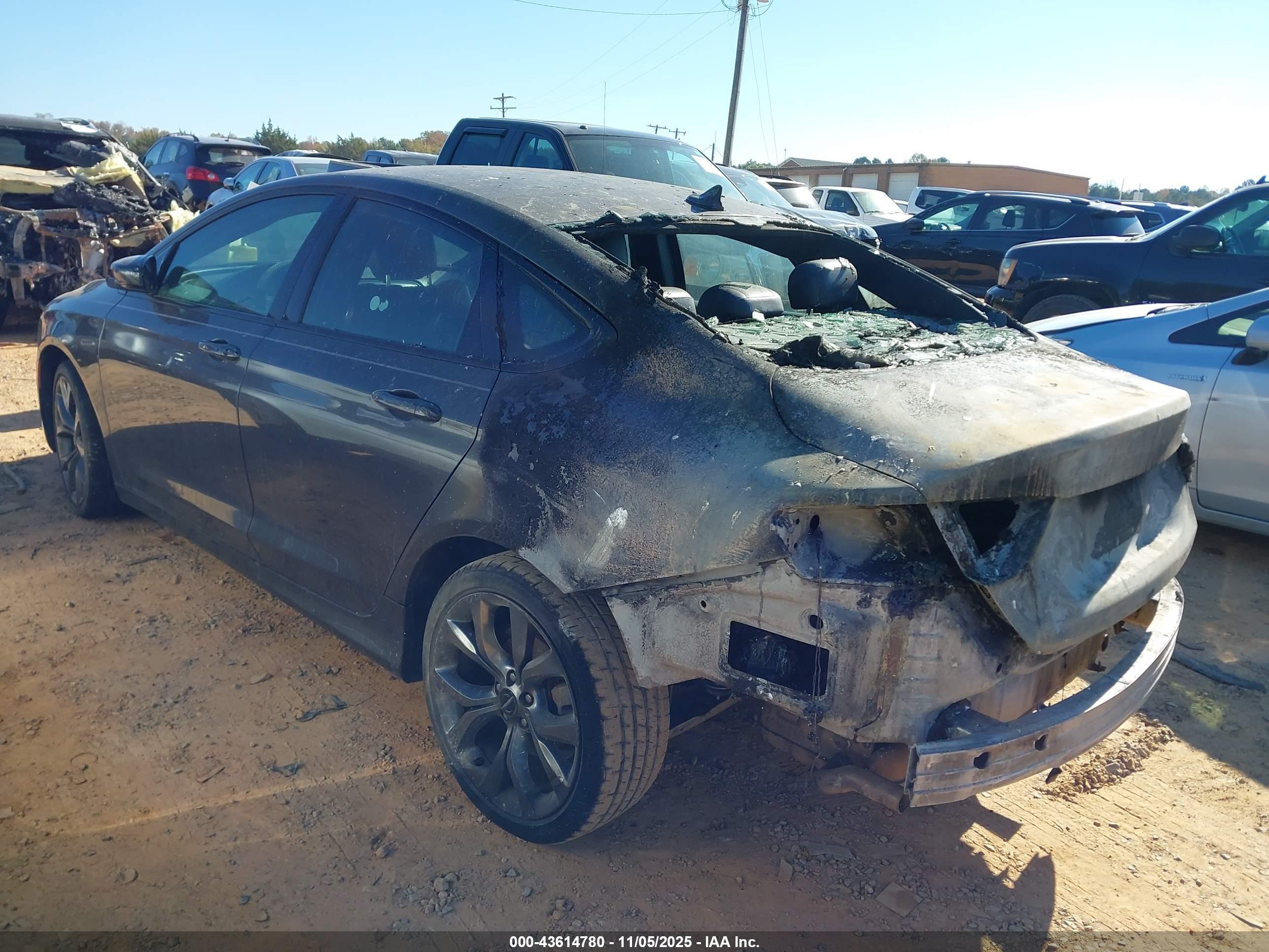 CHRYSLER 200 image 3