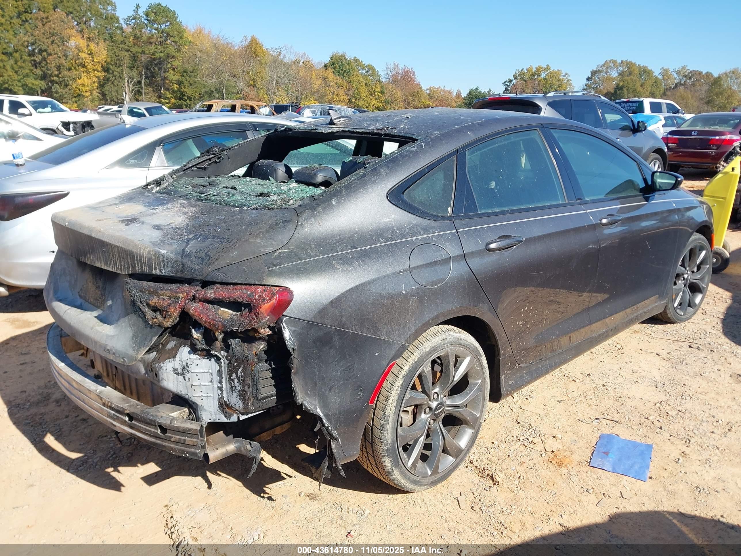 CHRYSLER 200 image 4