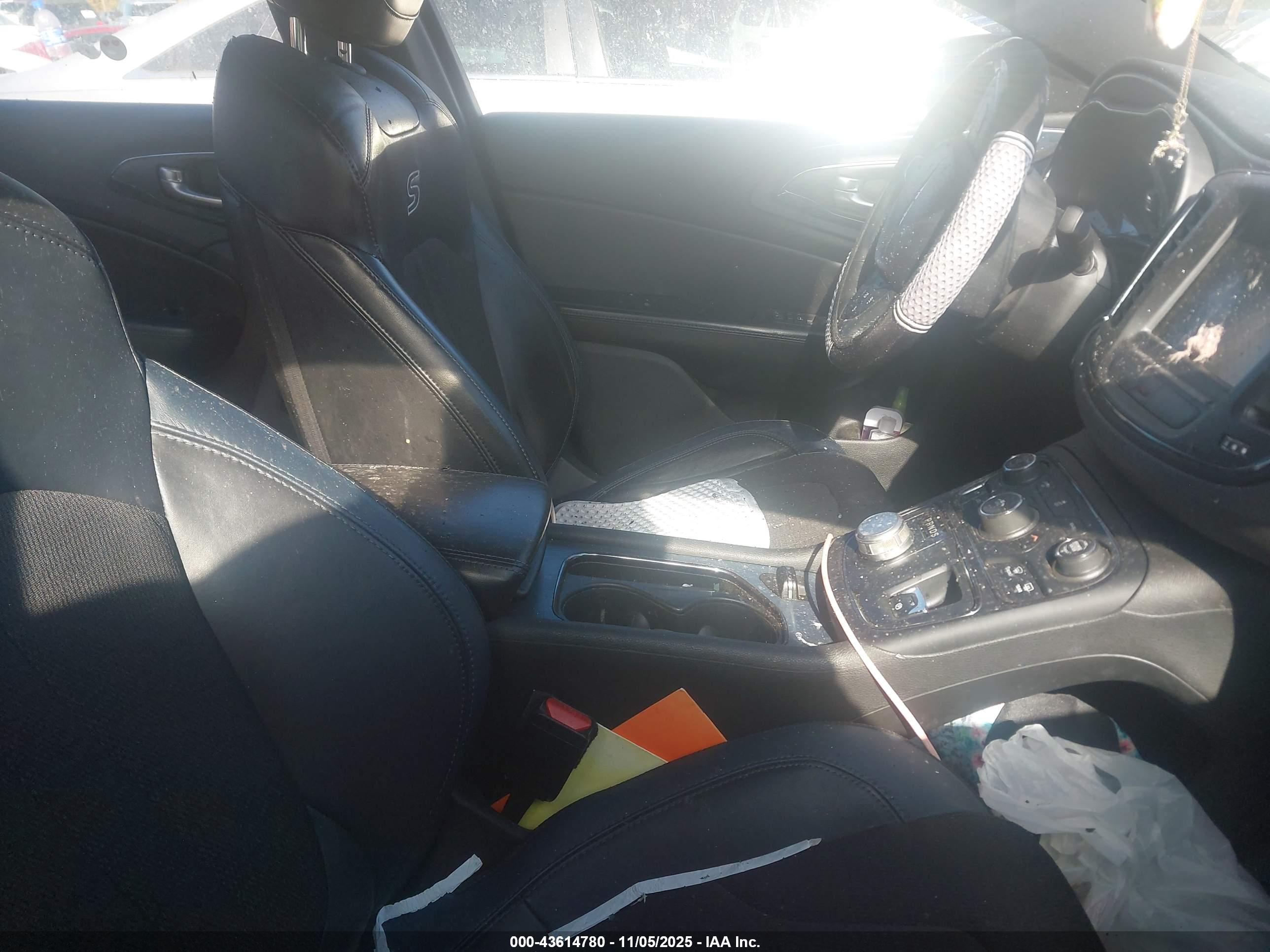 CHRYSLER 200 image 5