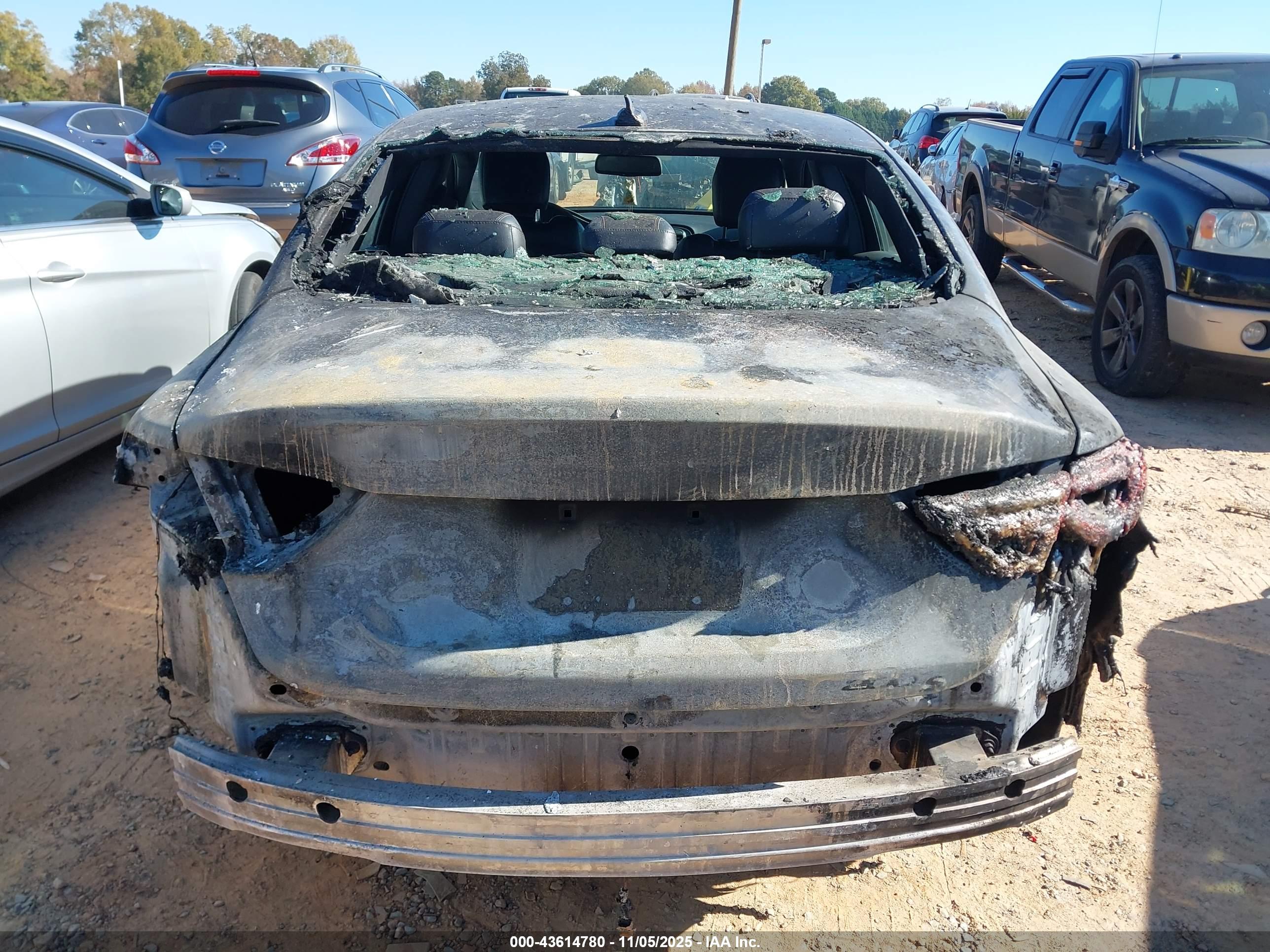 CHRYSLER 200 image 6